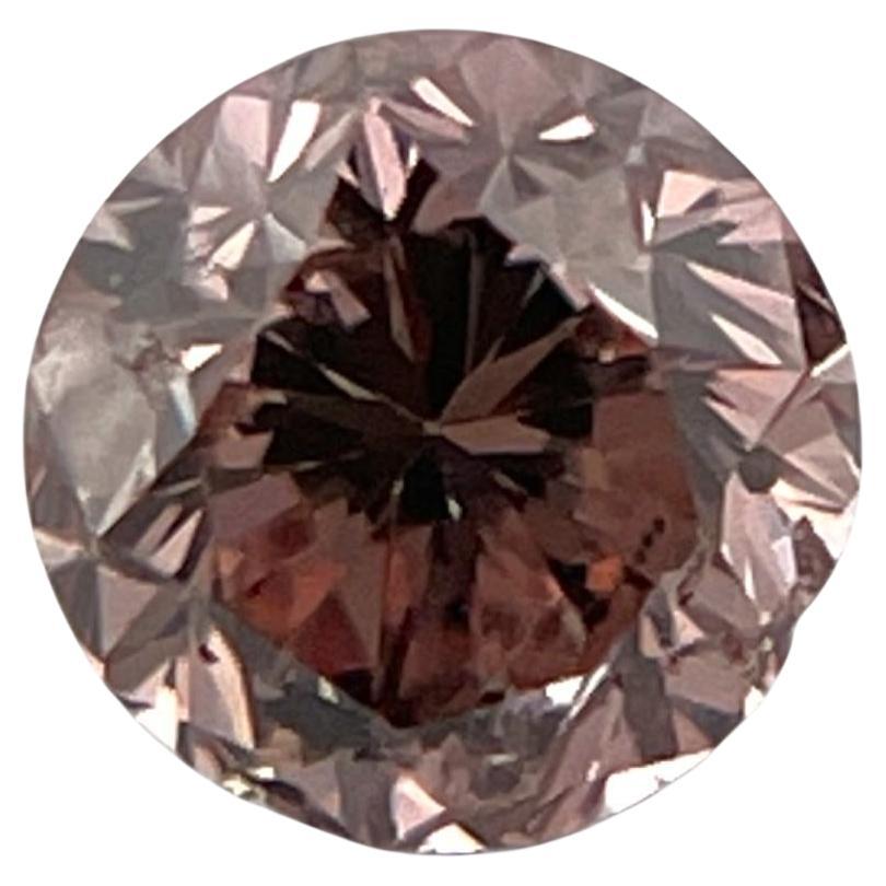Diamant naturel rond de couleur rose brunâtre fantaisie certifié GIA 0,28 TCW en vente