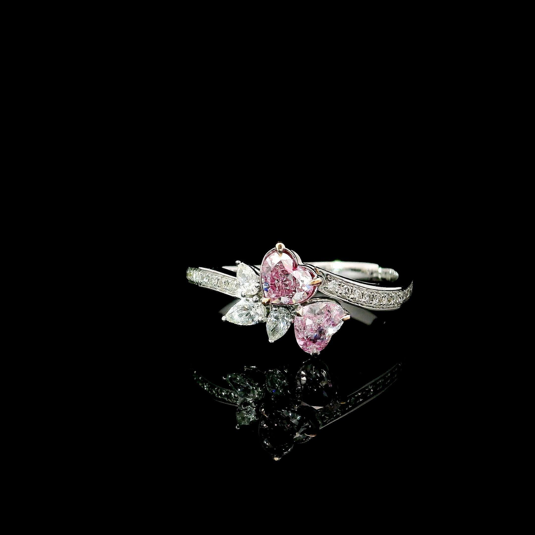 Ring aus 18kt Weißgold mit Diamanten
  
  Goldfarbe und Karat: Weißgold 18kt
  Gewicht: 2.558 Gramm
  
  Satz mit...
  Steinart: Diamanten
  Die Form: Herz
  Karat: 0,30, 0,20 ct
  Farbe: Zartes Rosa
  Klarheit: VS1
  
  Umliegende Steine: