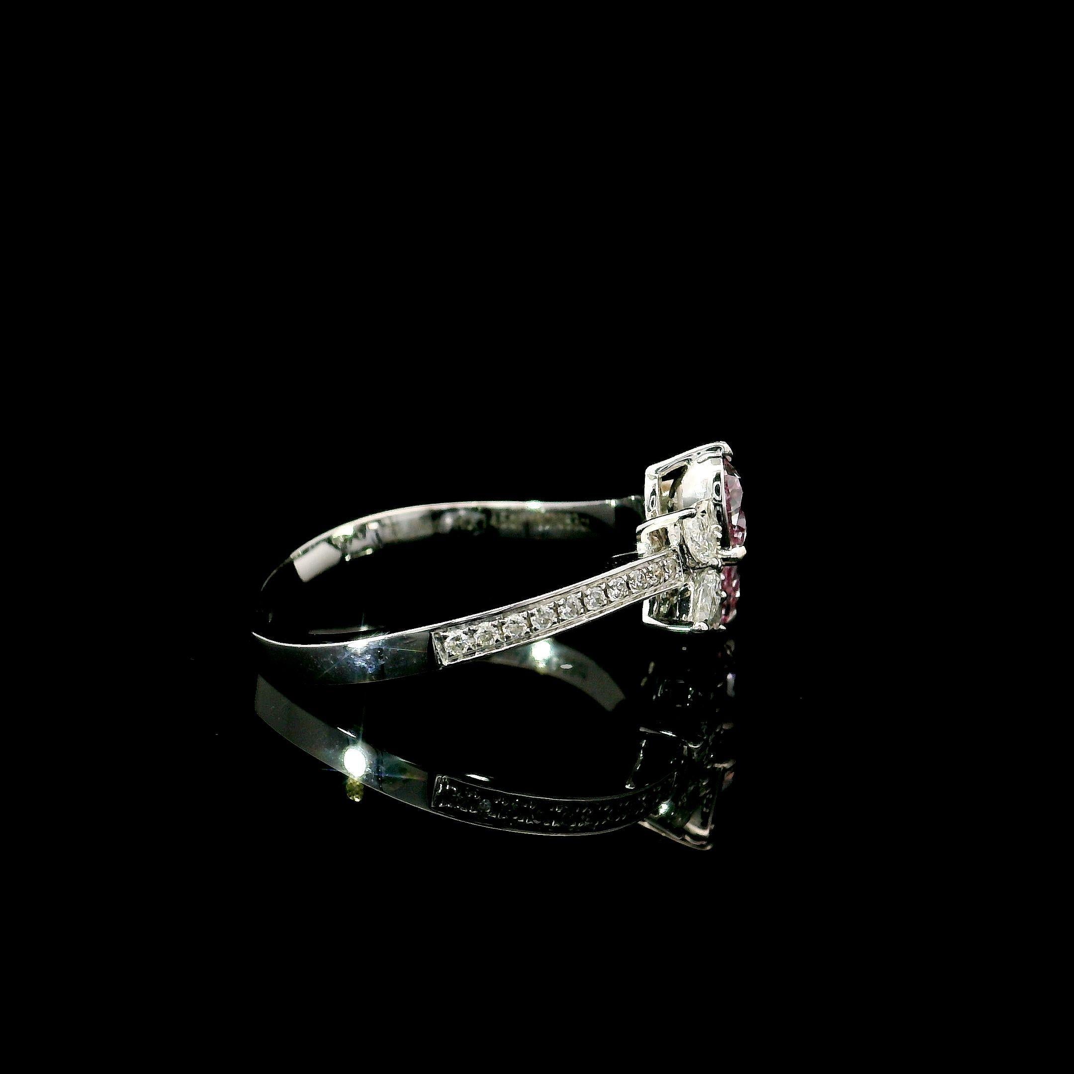 GIA-zertifizierter 0,30 , 0,20 Karat Hellrosa VS1 , VS2 Reinheitsring mit Diamanten 2