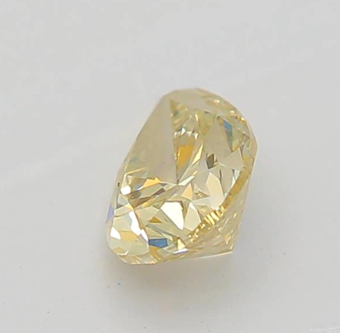 Diamant fantaisie jaune brun clair de 0,30 carat de pureté SI2 certifié par le GIA Neuf - En vente à บางรัก, TH