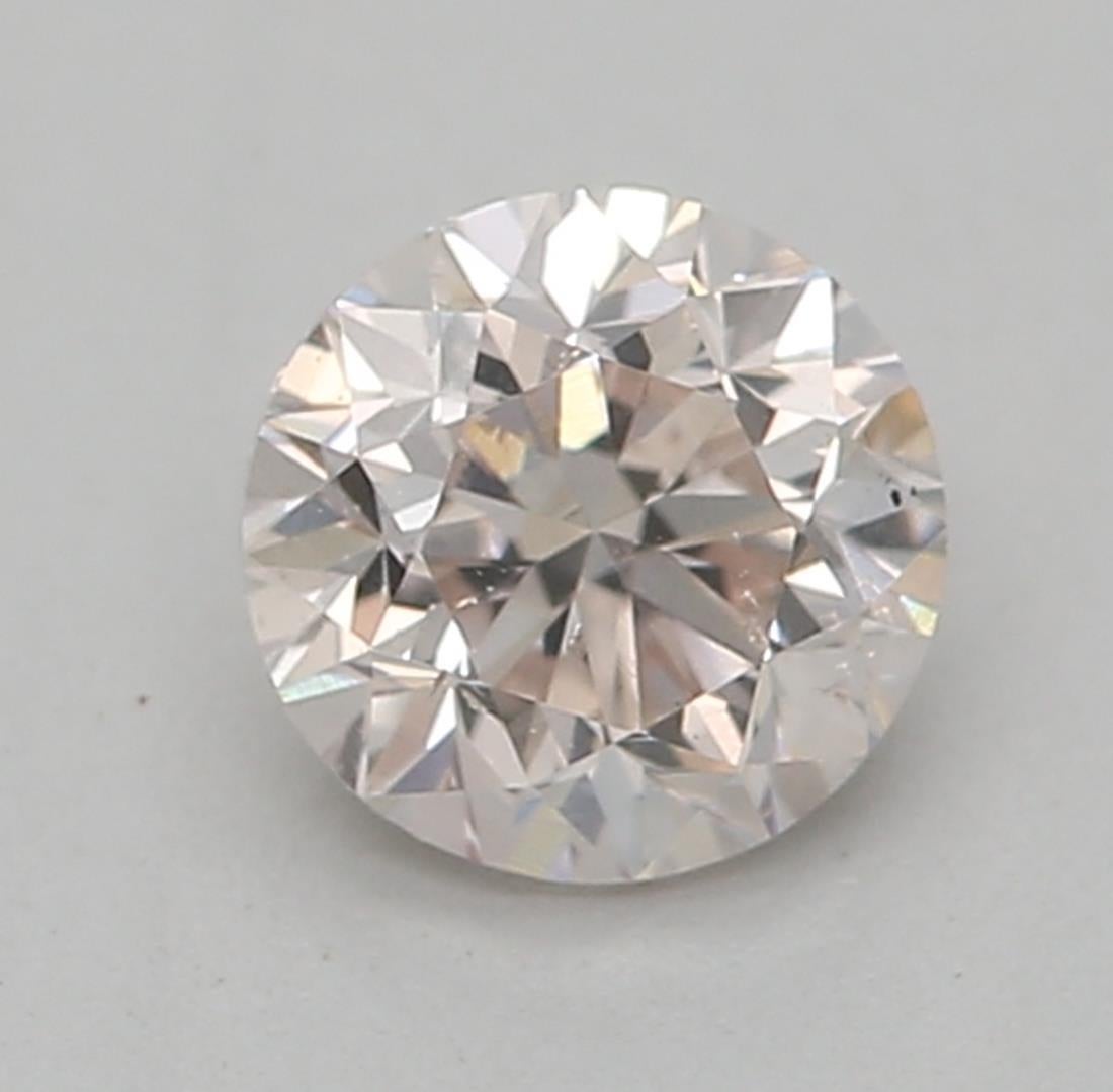 Certificat : GIA 
Numéro de rapport : 6481173176
Forme et coupe : Rond
Poids en carats : 0,30 carat
Dimensions : 4,08 x 4,06 x 2,8 mm
Grade de couleur : Brun rosé très clair 

CARACTÉRISTIQUES DU DIAMANT :

Ce diamant brun rosé très clair est un