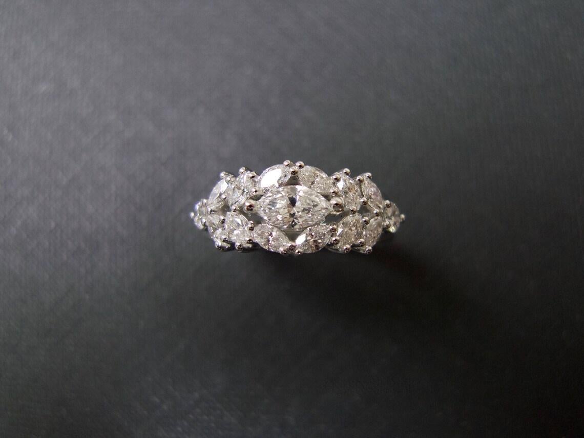 Im Angebot: Verlobungsring mit GIA-zertifiziertem 0,30 Karat Diamanten in Marquise-Form im runden Brillantschliff () 6