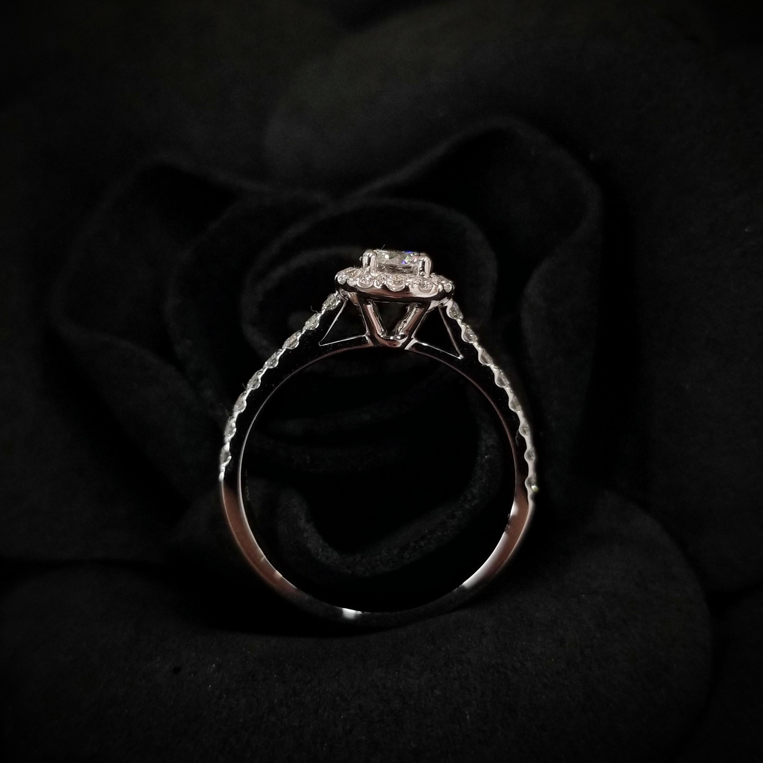 Women's GIA Certified 0.31 Carat GIA Diamond Ring in 18K White Gold For Sale