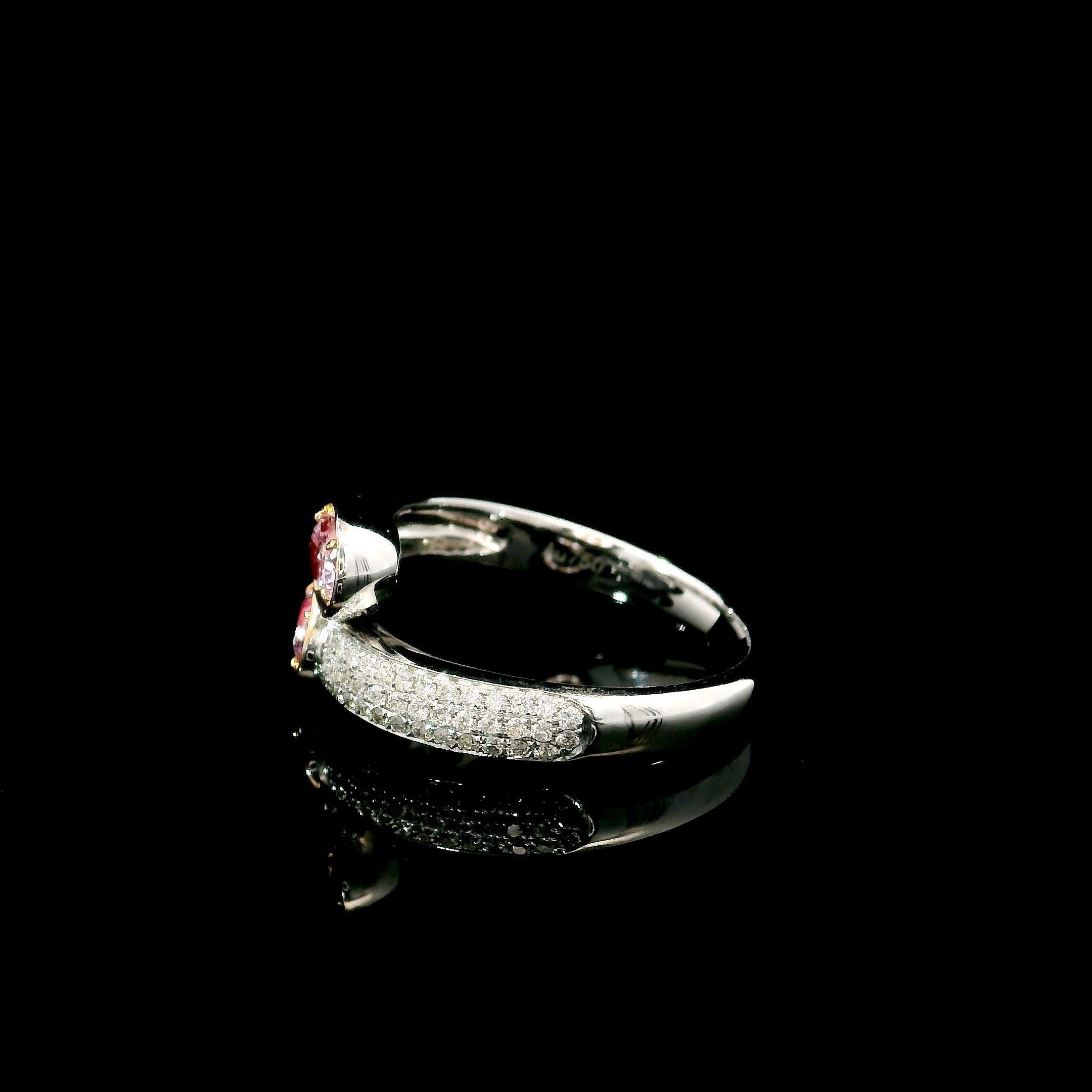 Anillo de diamantes con certificado GIA de 0,32 / 0,30 quilates de color rosa tenue y claridad SI2 en venta 1