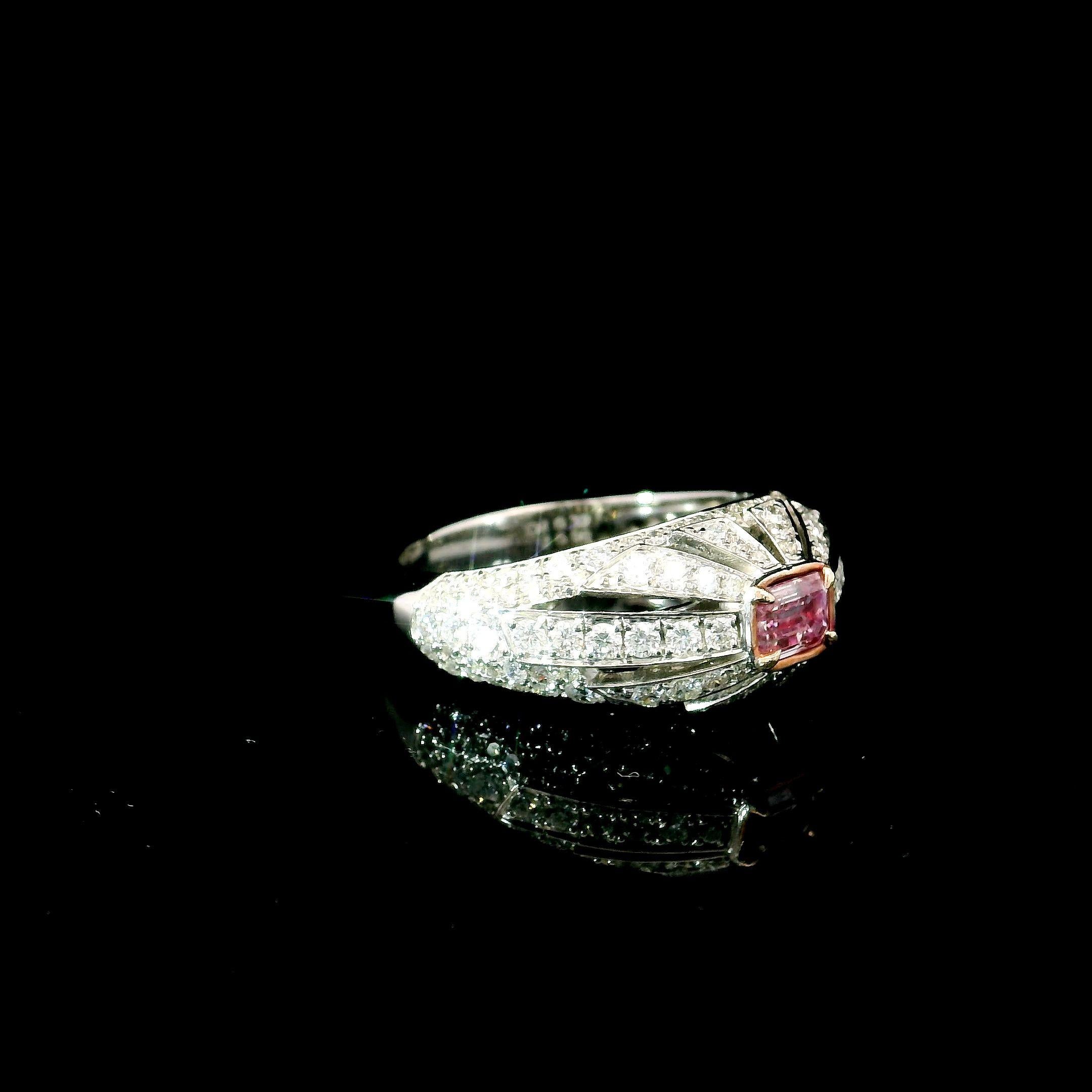 Anello con diamante certificato GIA da 0,32 carati di colore rosa tenue con purezza VVS2 In condizioni Nuovo in vendita a บางรัก, TH