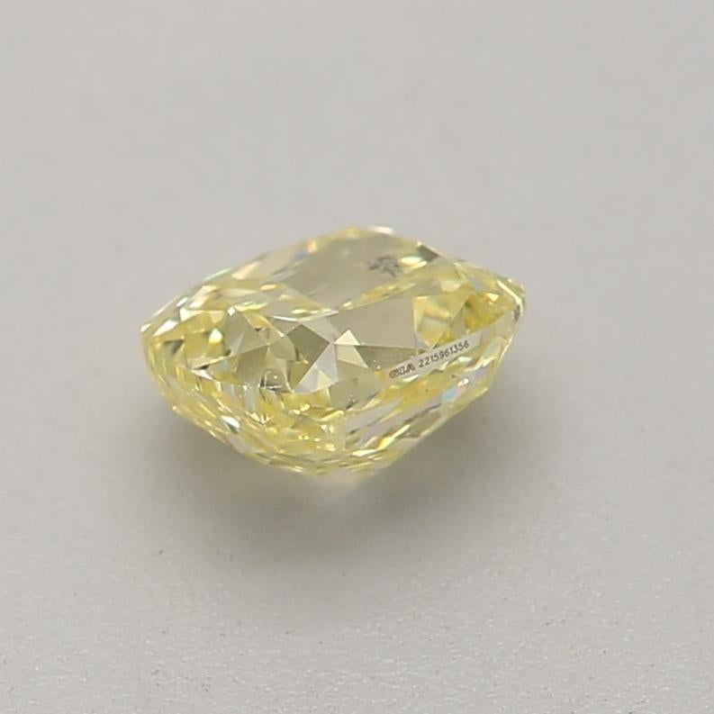 Diamant jaune intense de 0,32 carat de pureté I1 certifié par le GIA Neuf - En vente à บางรัก, TH