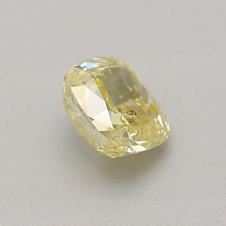 Diamant jaune intense de 0,32 carat de pureté I1 certifié par le GIA Unisexe en vente