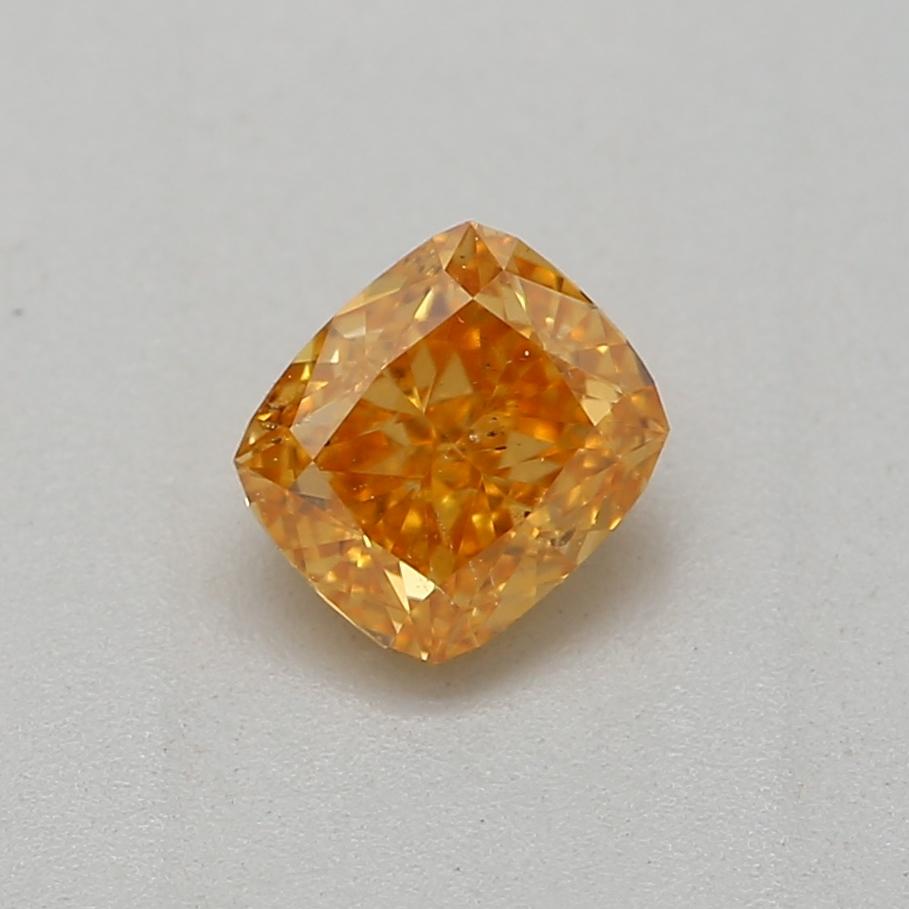 Certificat : GIA 
Numéro de rapport : 6442509439
Forme et coupe : Coussin
Poids en carats : 0,32 carat
Dimensions : 4,10 x 3,60 x 2,39 mm
Qualité de la couleur :  Fantaisie Jaune vif Orange 

CARACTÉRISTIQUES DU DIAMANT :

Ce diamant fantaisie