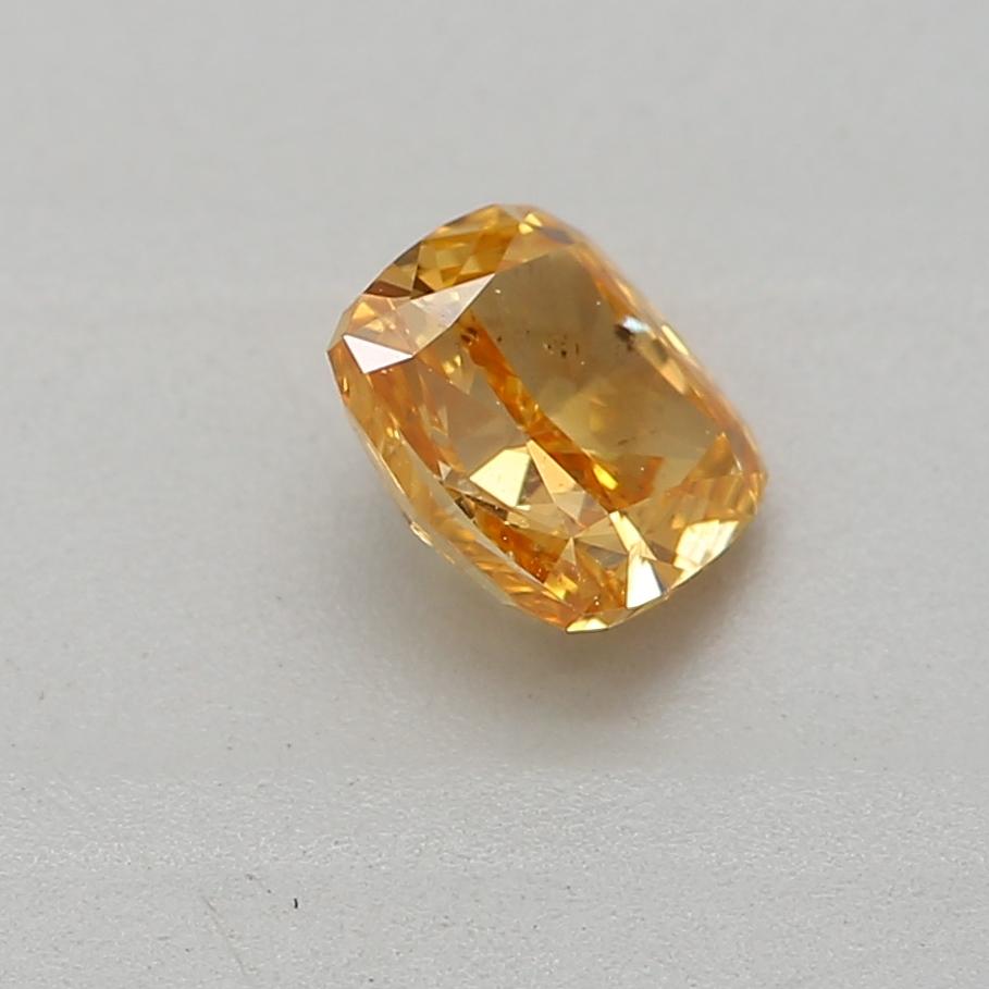 Diamant fantaisie jaune vif orange de 0,32 carat de pureté SI2 certifié par le GIA Unisexe en vente