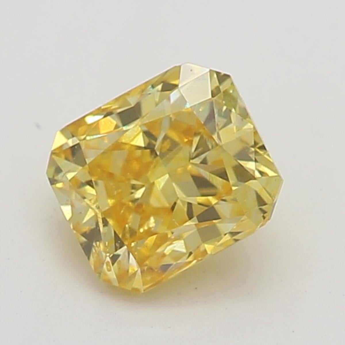 Certificato: GIA
Numero del rapporto: 5181925287 
Forma e taglio: Radiante
Peso in carati: 0,32 carati
Misure: 3,95 x 3,51 x 2,65 mm
Grado di colore: Giallo vivo fantasia

CARATTERISTICHE DEL DIAMANTE:

Questo diamante giallo intenso è di una