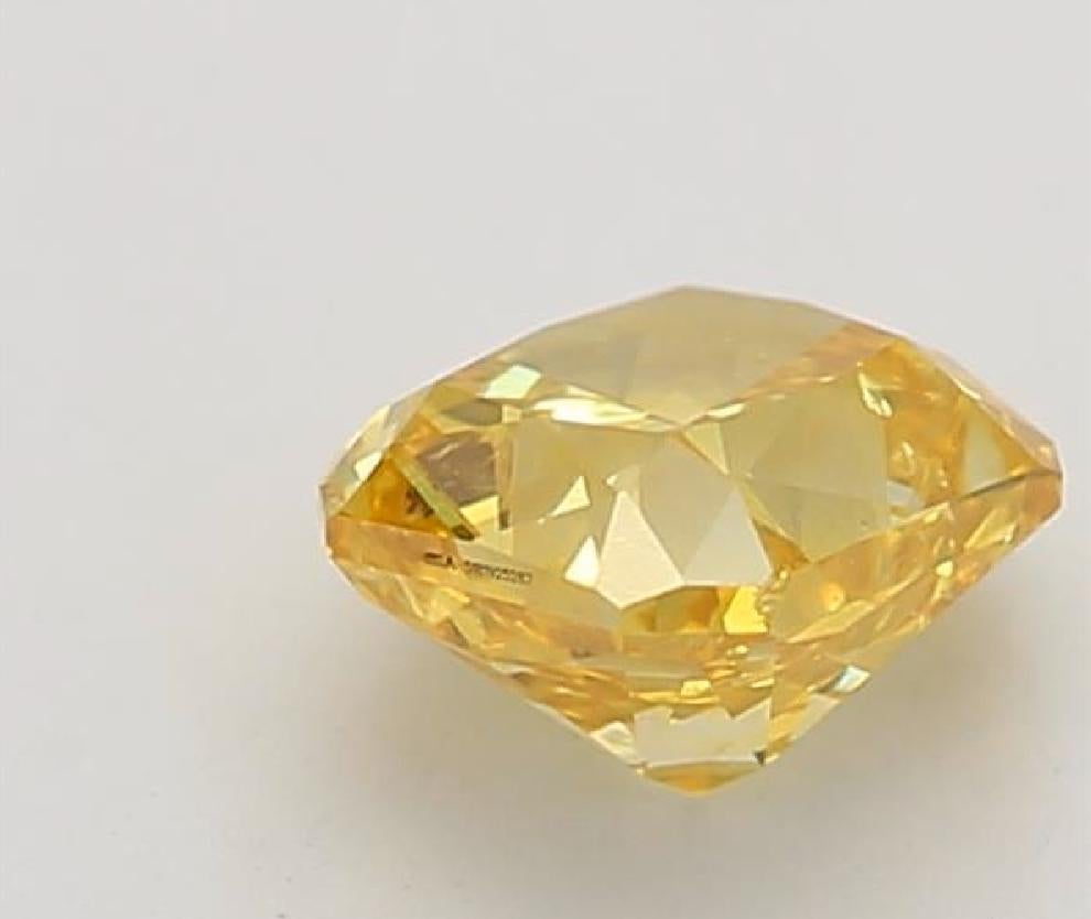 Diamante certificato GIA da 0,32 carati, di colore giallo intenso e chiarezza SI2 In condizioni Nuovo in vendita a บางรัก, TH