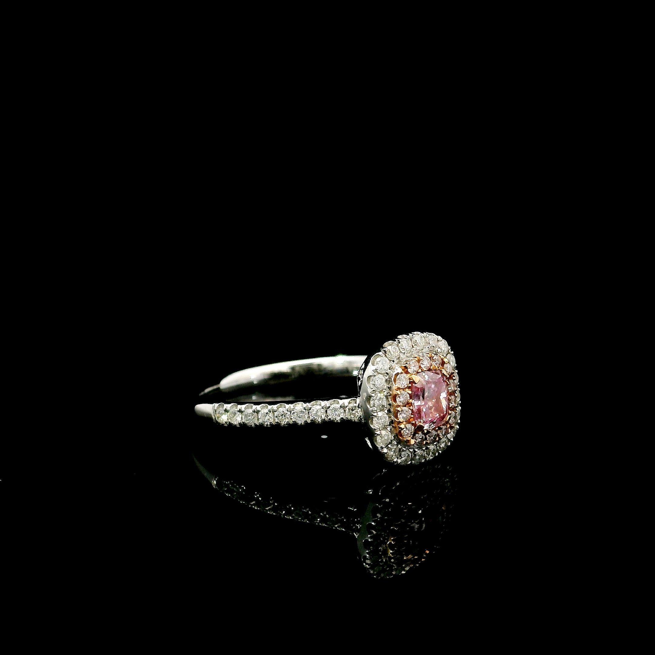 Taglio cuscino Anello con diamante certificato GIA da 0,33 carati di colore rosa tenue con purezza SI2 in vendita