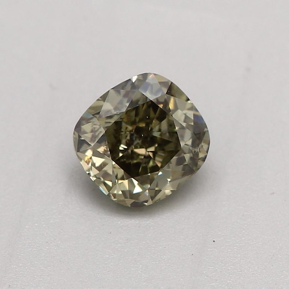 Certificat : GIA 
Numéro de rapport : 1285076566
Forme et coupe : Coussin
Poids en carats : 0,33 carat
Dimensions : 4,35 x 4,12 x 2,43 mm
Grade de couleur : Gris foncé fantaisie Vert jaunâtre

CARACTÉRISTIQUES DU DIAMANT :

Ce diamant Fancy Dark
