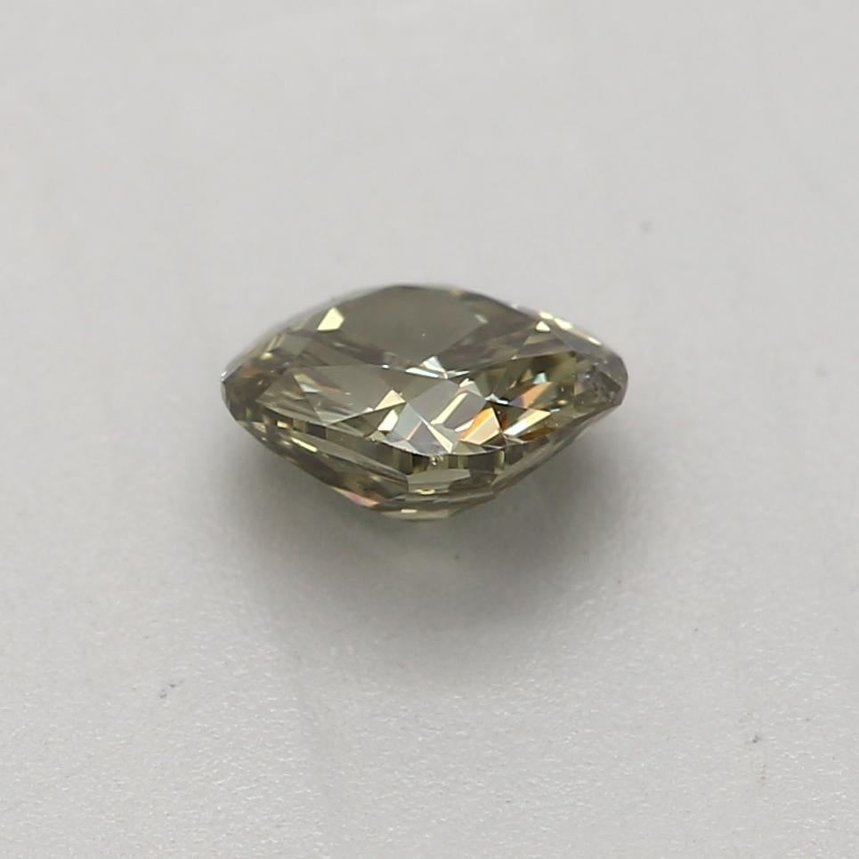 Diamant fantaisie gris foncé jauneâtre vert de pureté SI2 certifié GIA de 0,33 carat Neuf - En vente à บางรัก, TH