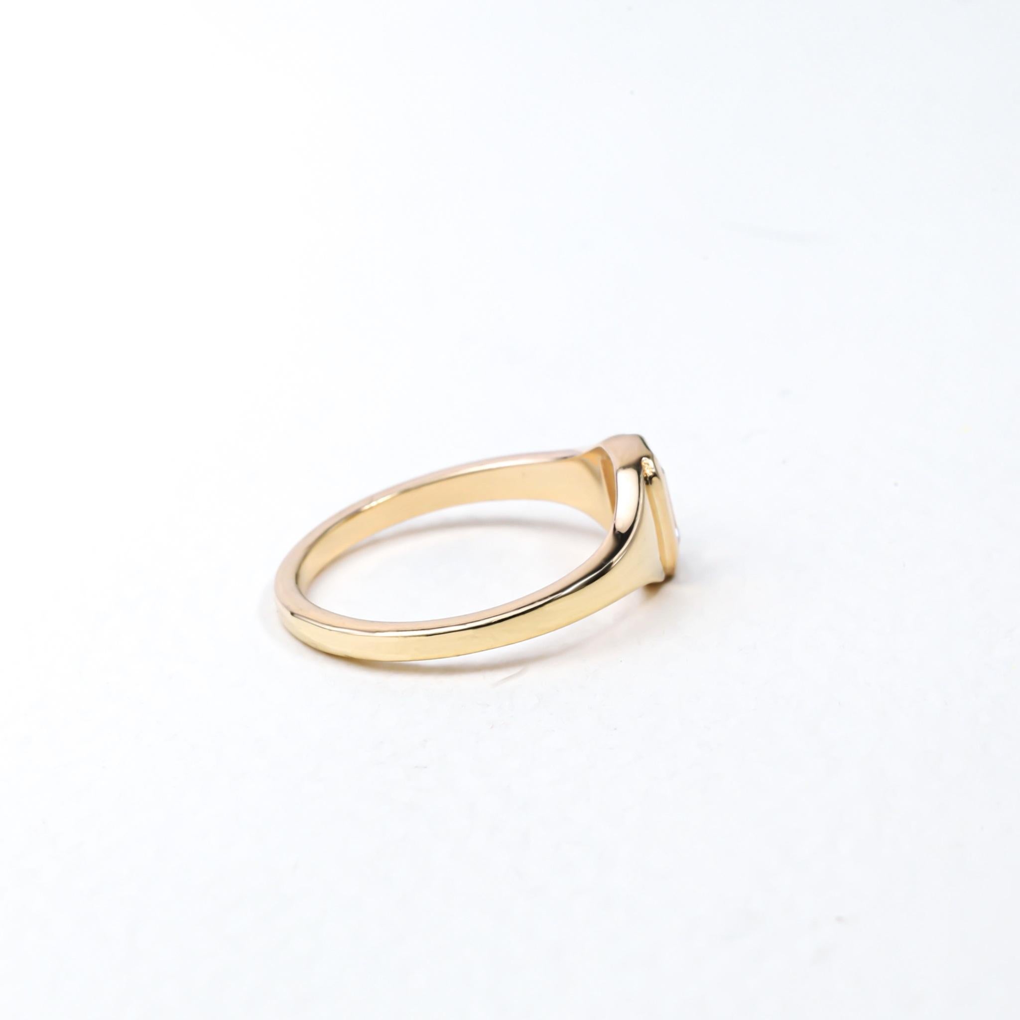 Bague chevalière unisexe en or jaune 18 carats, certifiée GIA, avec diamant taille émeraude de 0,33 ct en vente 1