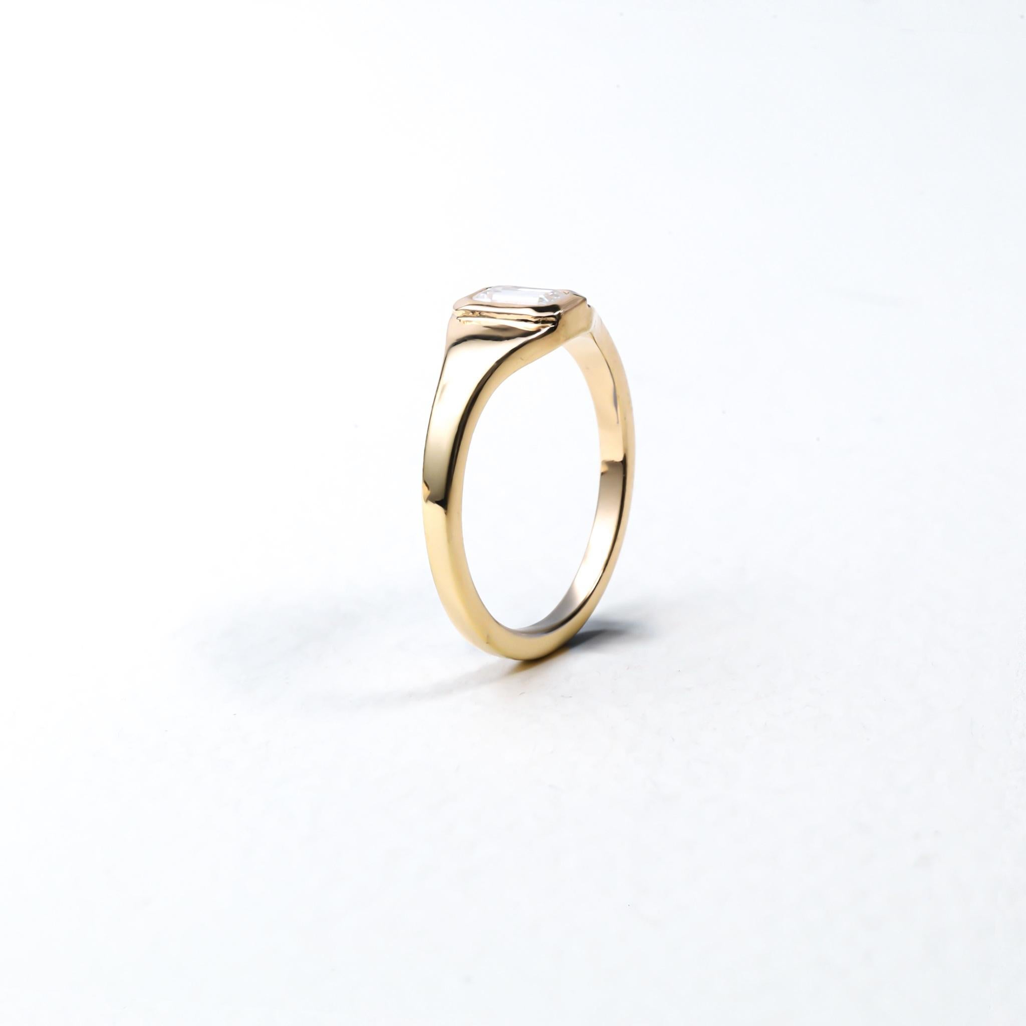 Bague chevalière unisexe en or jaune 18 carats, certifiée GIA, avec diamant taille émeraude de 0,33 ct en vente 2