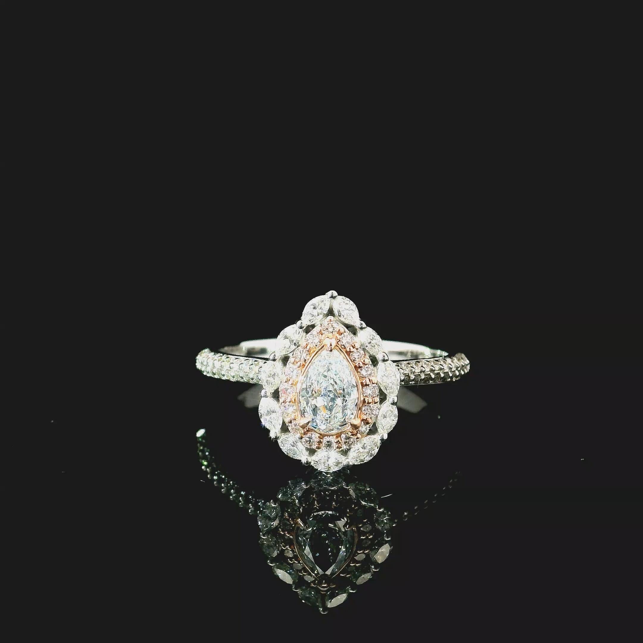 Bague en or blanc 18kt avec diamants
  
  Couleur de l'or et carat : Or blanc 18kt
  Poids : 3.26 grammes
  
  Ensemble avec...
  Type de pierre : Diamants
  Forme : Poire
  Carat : 0,35 ct
  Couleur : Bleu clair (indéterminé)
  Clarté : SI2
  
 