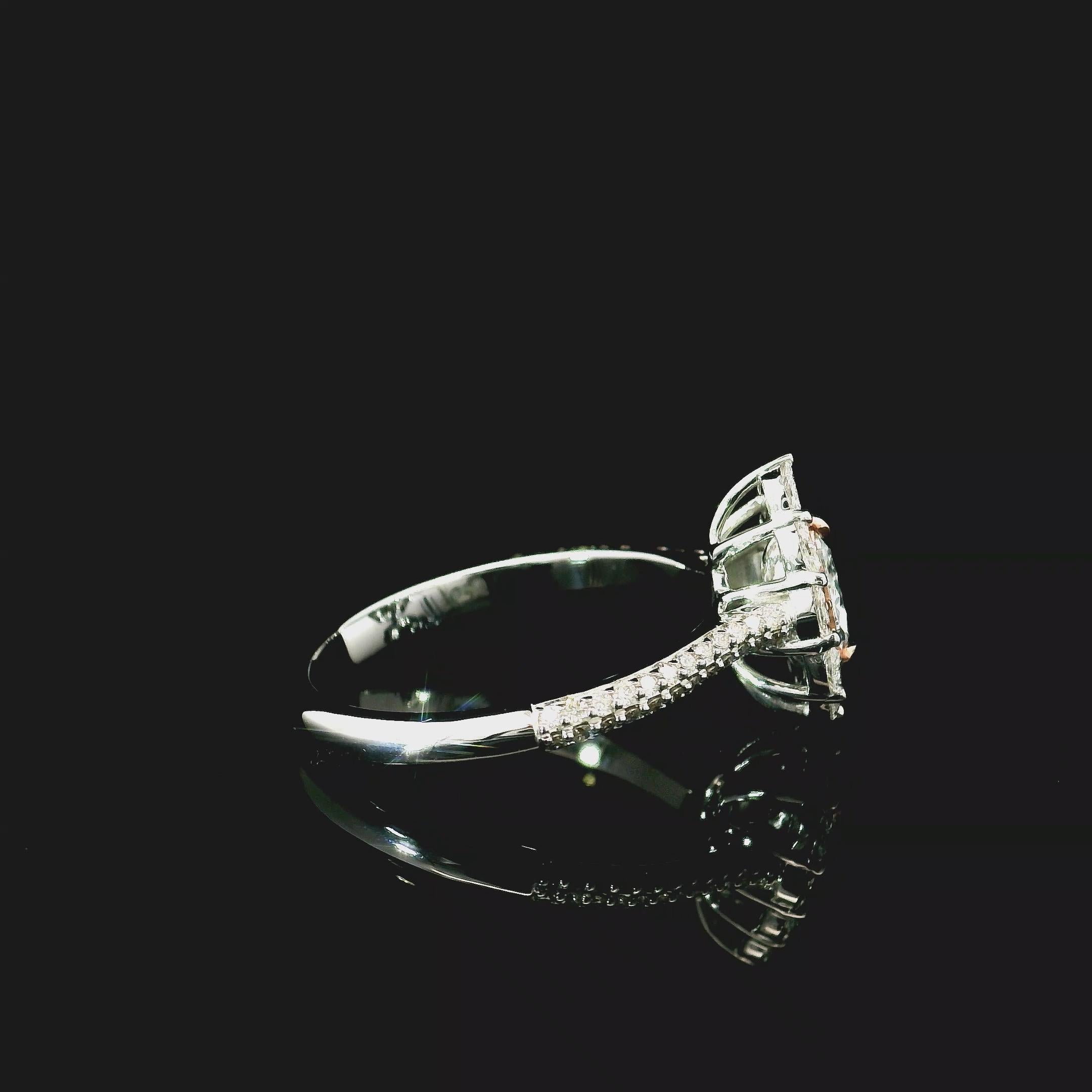 Bague en diamant certifié GIA de 0,35 carat bleu clair (indéterminé), pureté SI2 Neuf - En vente à บางรัก, TH