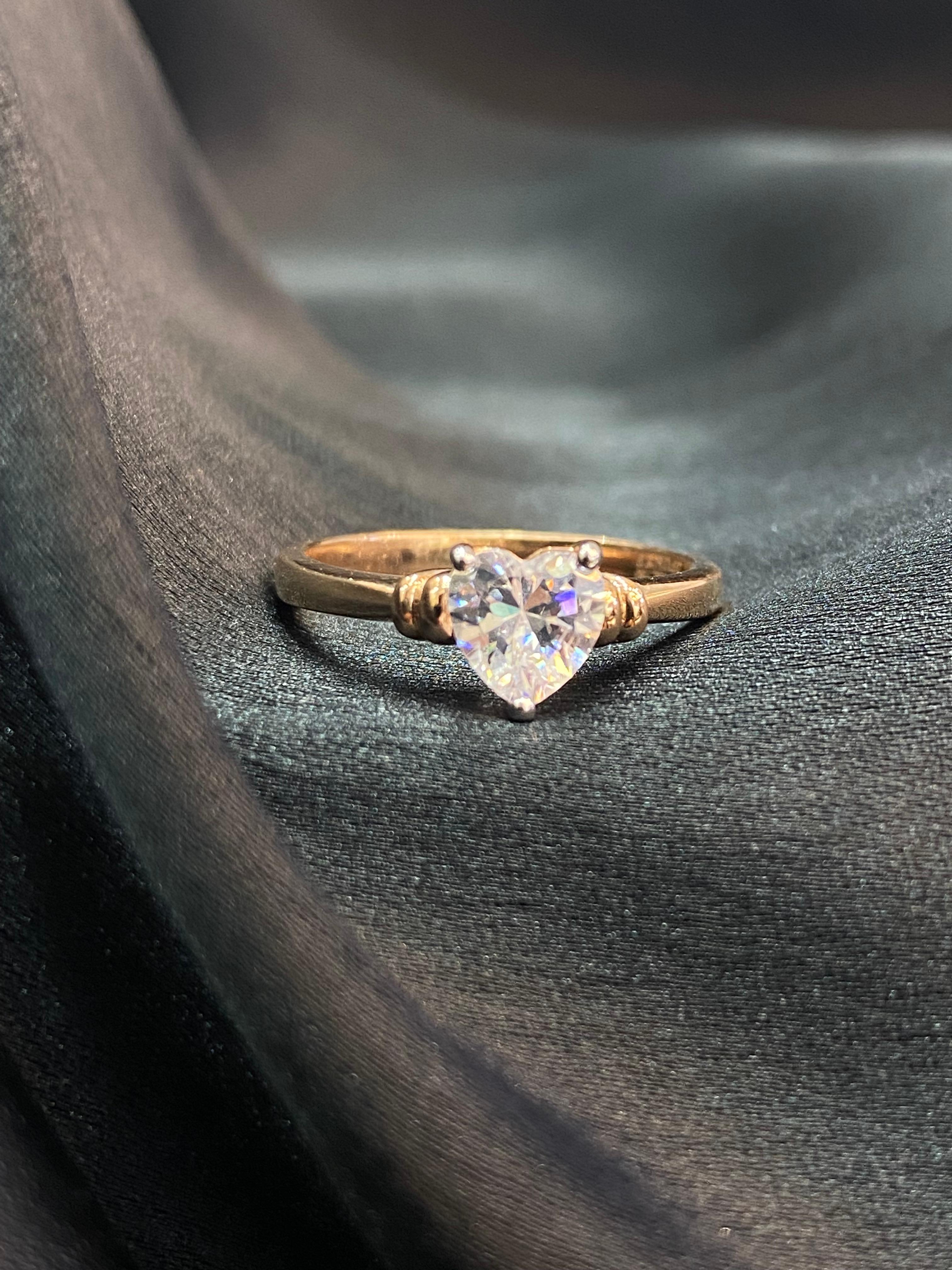  GIA-zertifizierter 0,35 Karat herzförmiger natürlicher Diamant Solitär-Ring 18K Roségold (Zeitgenössisch) im Angebot