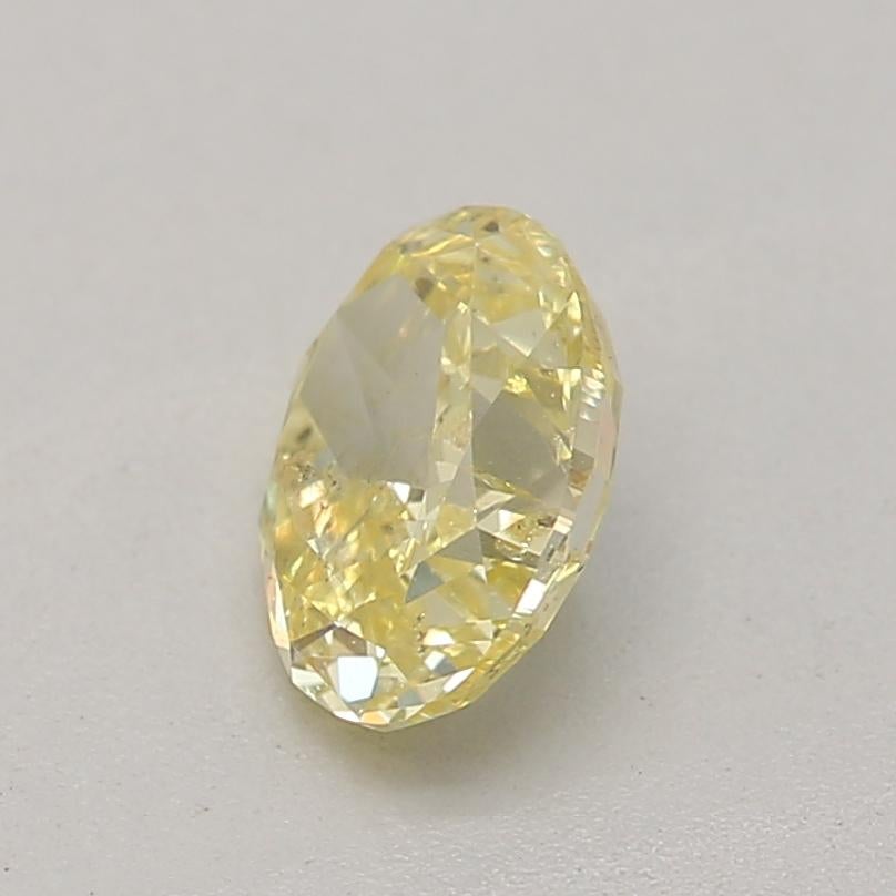 Diamante certificado por GIA de 0,36 quilates de color amarillo intenso de fantasía con claridad I2 Corte oval en venta