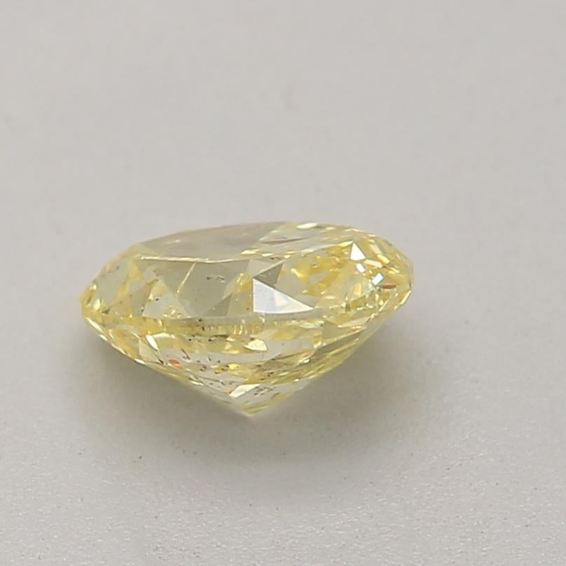 Diamante certificado por GIA de 0,36 quilates de color amarillo intenso de fantasía con claridad I2 en Nuevo estado para la venta en บางรัก, TH