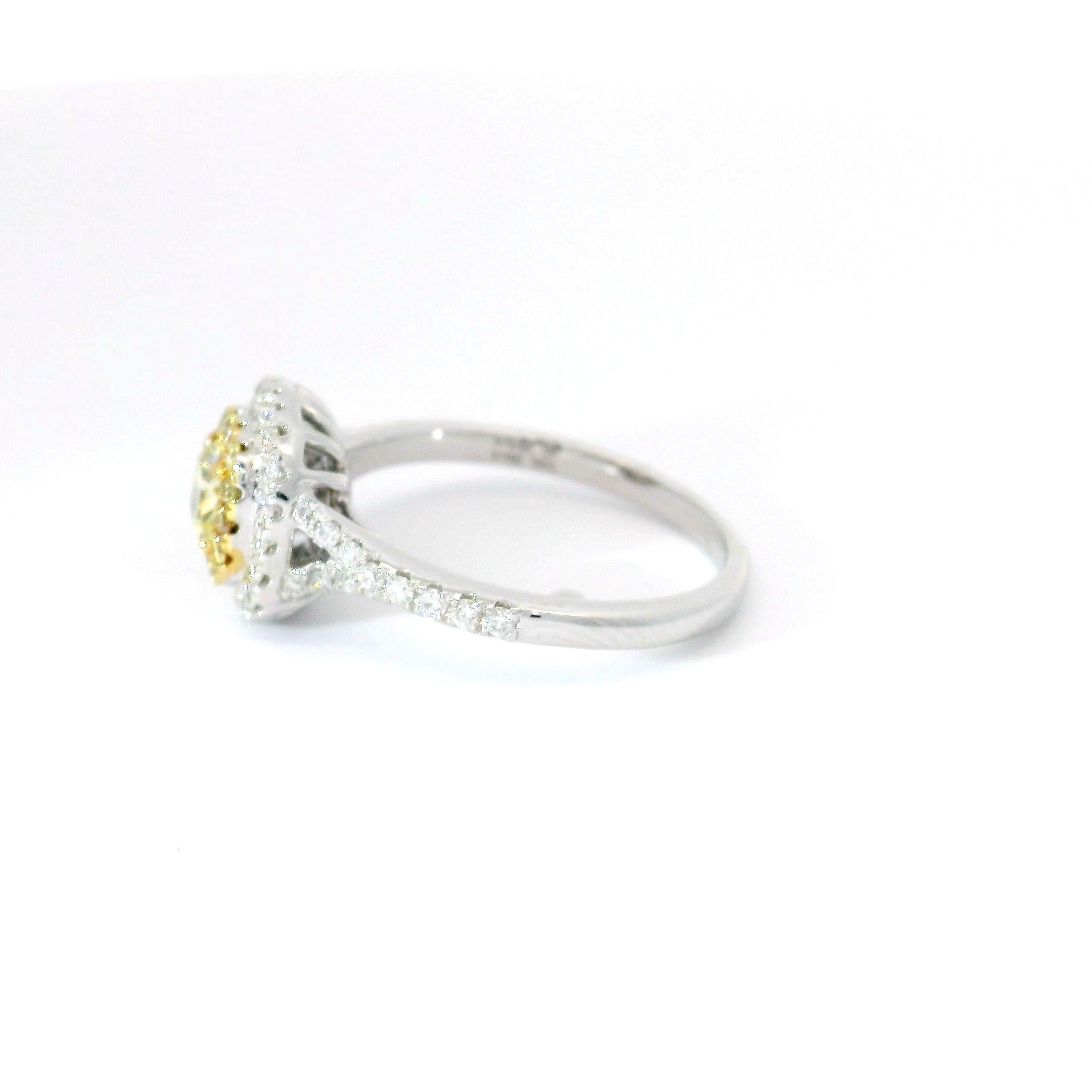  Bague en or blanc 18kt avec diamants
  
  Couleur de l'or et carat : Or blanc 18kt
  Poids : 3.85 grammes
  
  Ensemble avec...
  Type de pierre : Diamants
  Forme : Rayonnante
  Carat : 0,36 ct
  Couleur : Jaune verdâtre clair
  Clarté : VS2
  
 