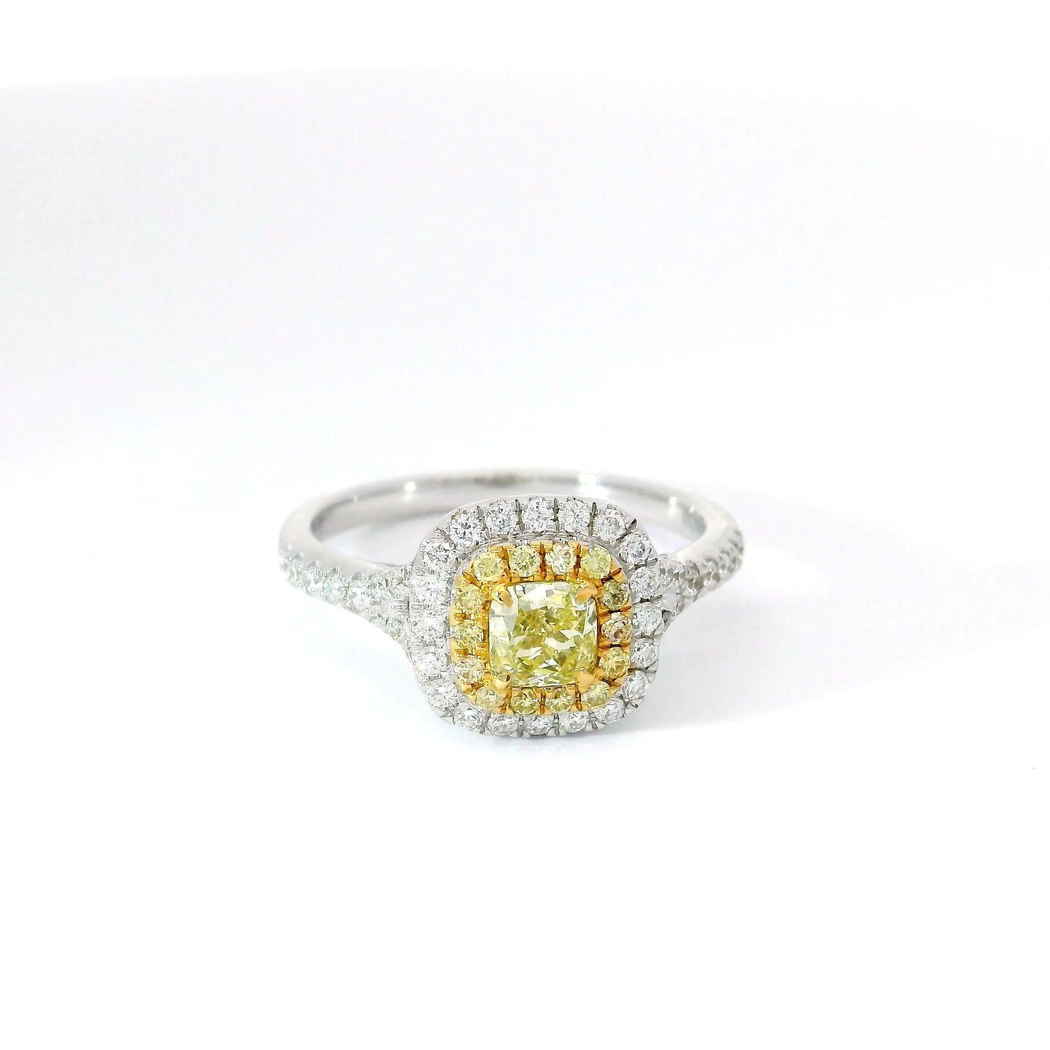 GIA Certified 0.36 Carat Fancy Light Greenish Yellow VS2 Clarity Diamond Ring In New Condition For Sale In บางรัก, TH