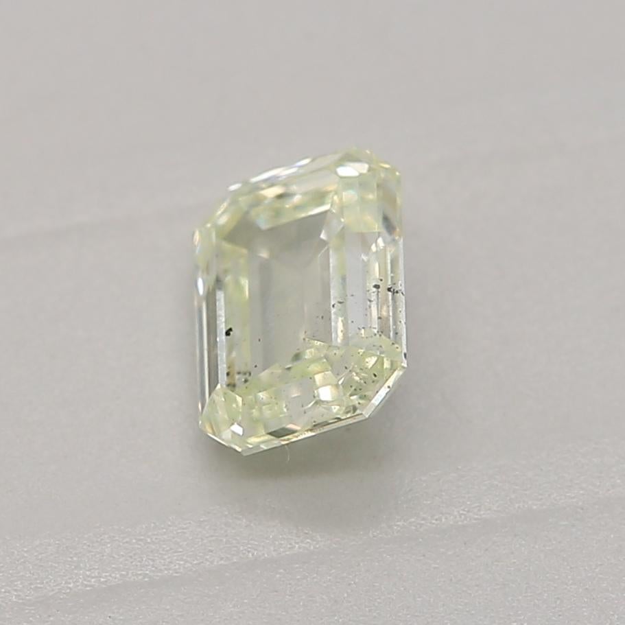 Certificat : GIA
Numéro de rapport : 2414139723
Forme et taille : Émeraude
Poids en carats : 0,36 carat
Mesures :  4.72 x 3.48 x 2.17 mm
Grade de couleur : Jaune clair Vert

CARACTÉRISTIQUES DU DIAMANT :

Ce diamant jaune-vert clair est une pierre