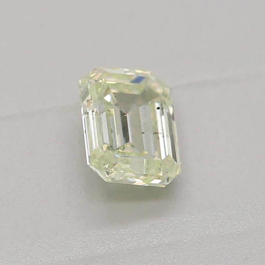 Diamant certifié GIA de 0,36 carat jaune vert clair SI1 Clarity Neuf - En vente à บางรัก, TH
