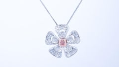 Bague en diamant rose clair fantaisie radiant de couleur naturelle de 0,36 carat certifiée par le Gia
