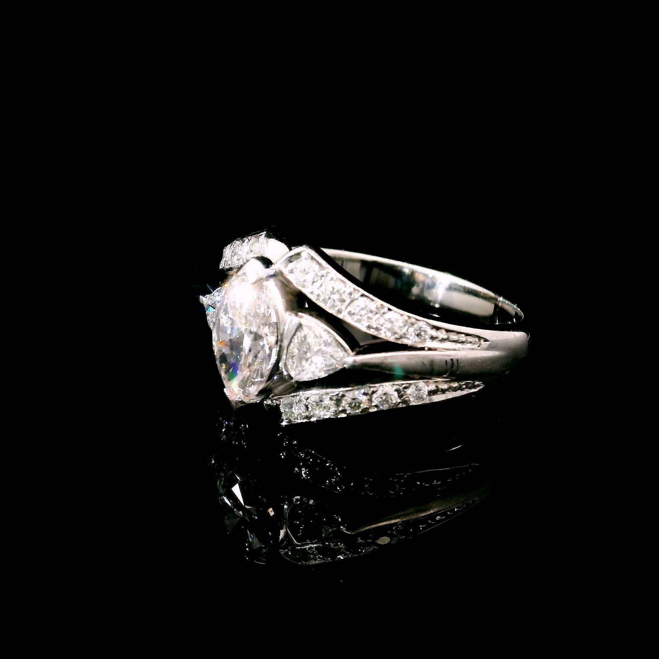0.377 Carat Fancy Pink SI1 Clarity Diamond Ring In New Condition For Sale In บางรัก, TH