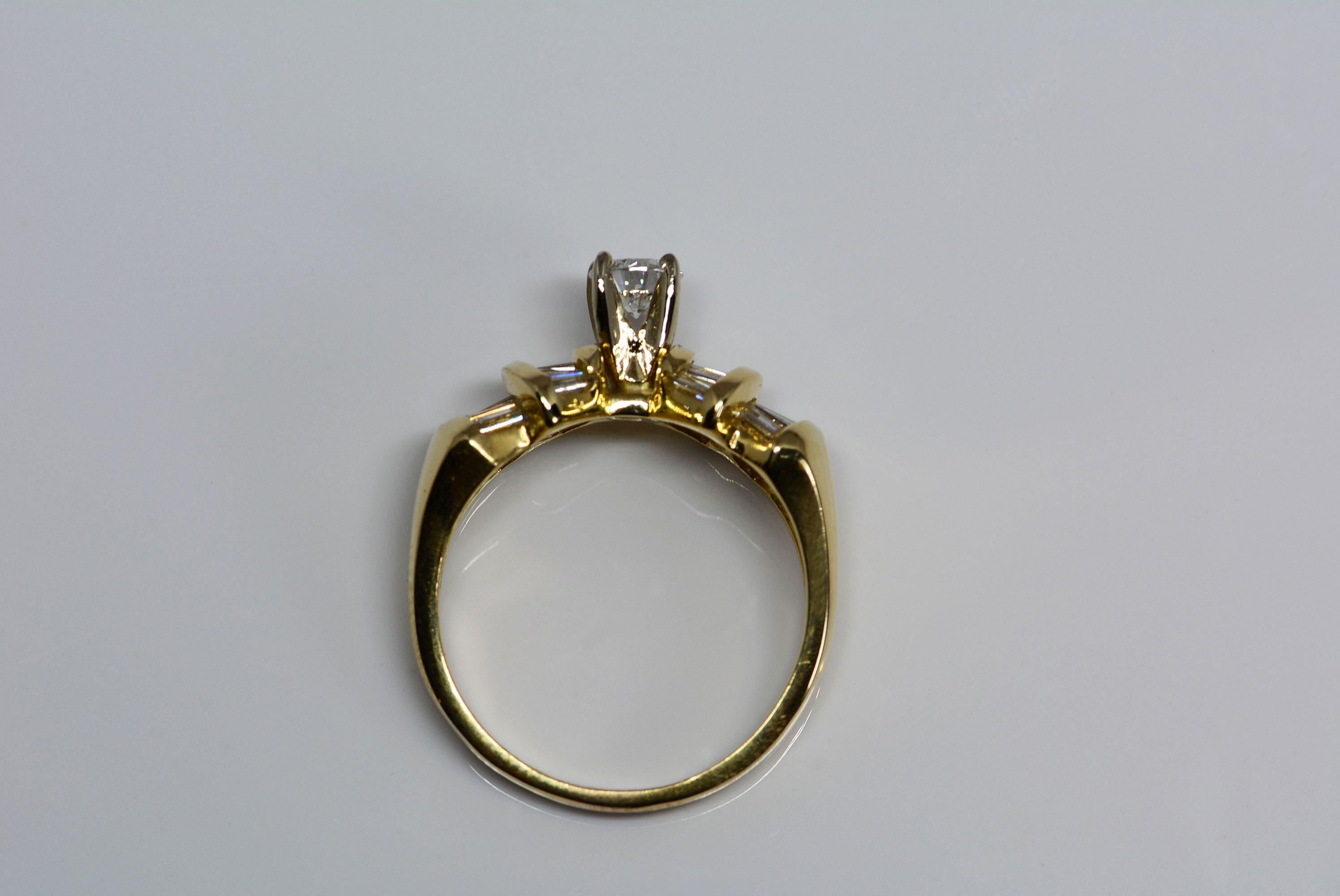 Women's GIA 0.38 Carat E Color Diamond Contemporary Ring in 14 Karat Yellow Gold For Sale