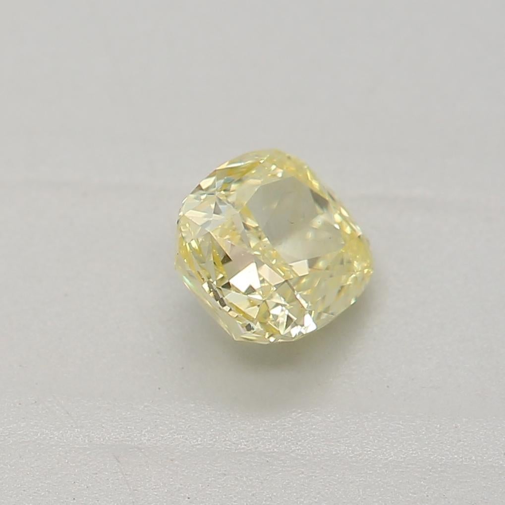Diamant jaune intense de 0,39 carat de pureté SI1 certifié par le GIA Unisexe en vente
