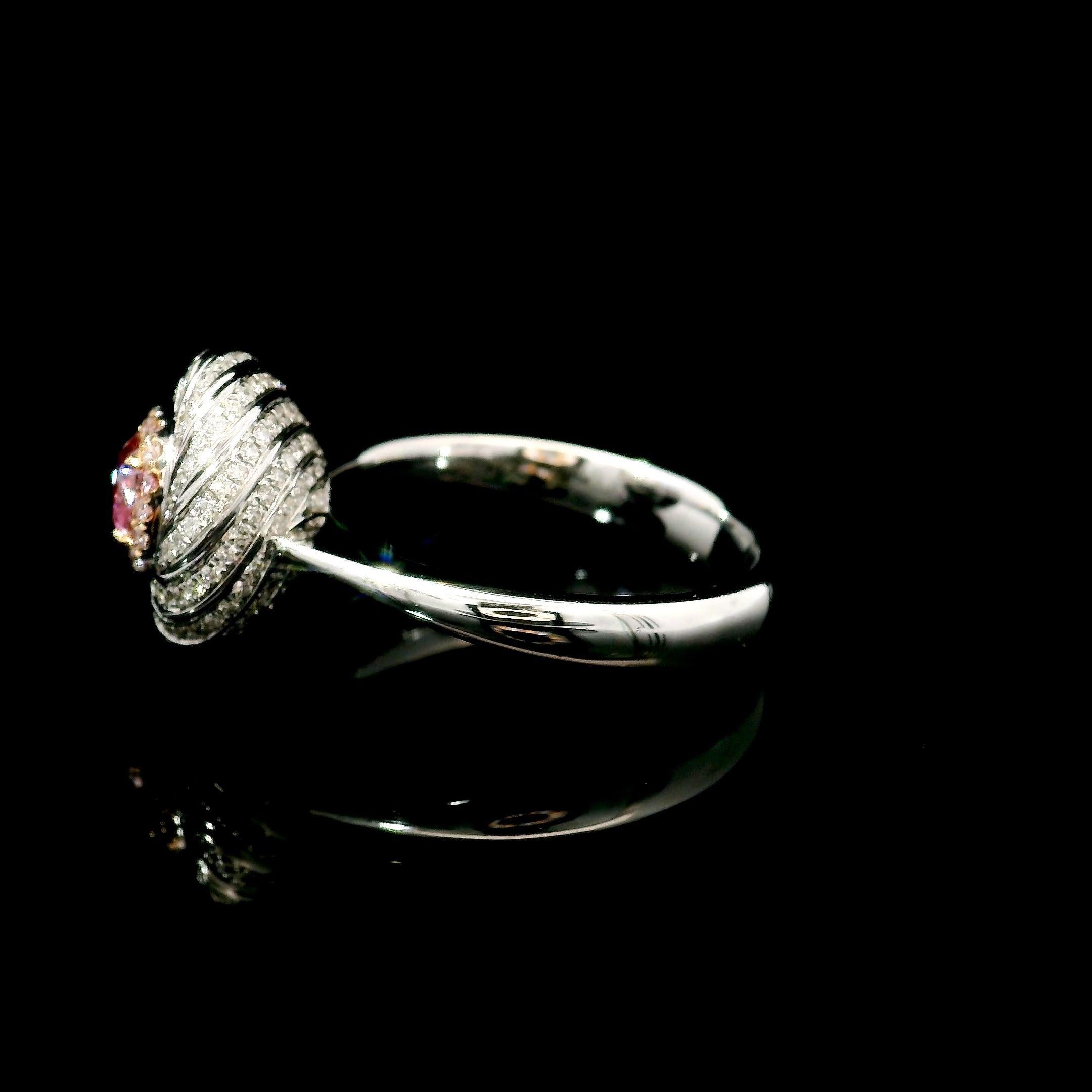 Anello con diamante certificato GIA da 0,40 carati di colore rosa molto chiaro con purezza SI1 in vendita 1