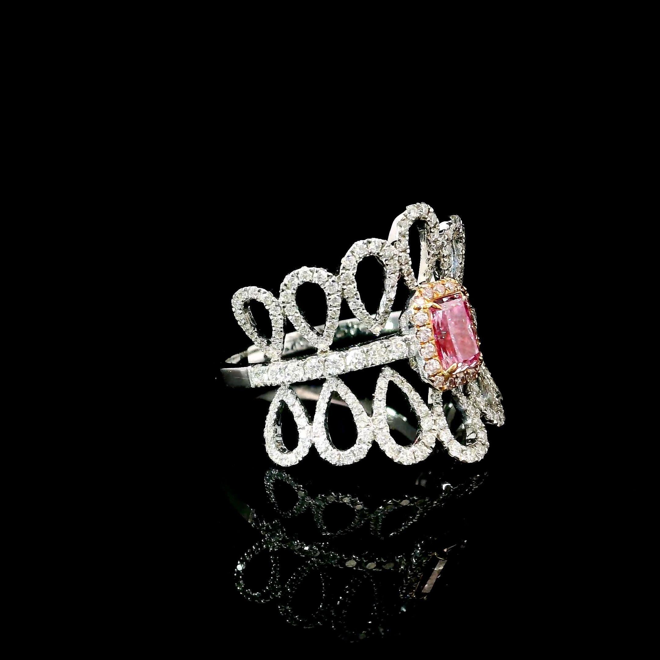 Taglio radiant Anello con diamante certificato GIA da 0,40 carati di colore rosa molto chiaro con purezza SI2 in vendita