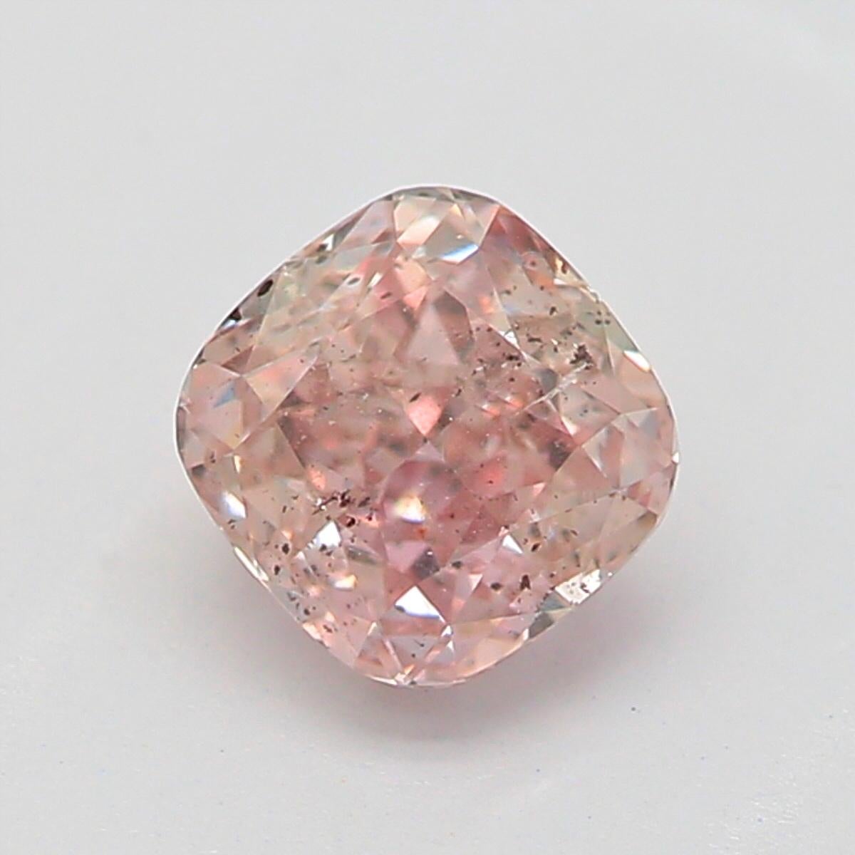Certificat : GIA
Numéro de rapport : 2175636266
Forme et coupe : Coussin
Poids en carats : 0,41 carat
Dimensions : 4,17 x 4,08 x 2,77 mm
Catégorie de couleur : Rose brunâtre fantaisie 

CARACTÉRISTIQUES DU DIAMANT :

Ce diamant de couleur rose