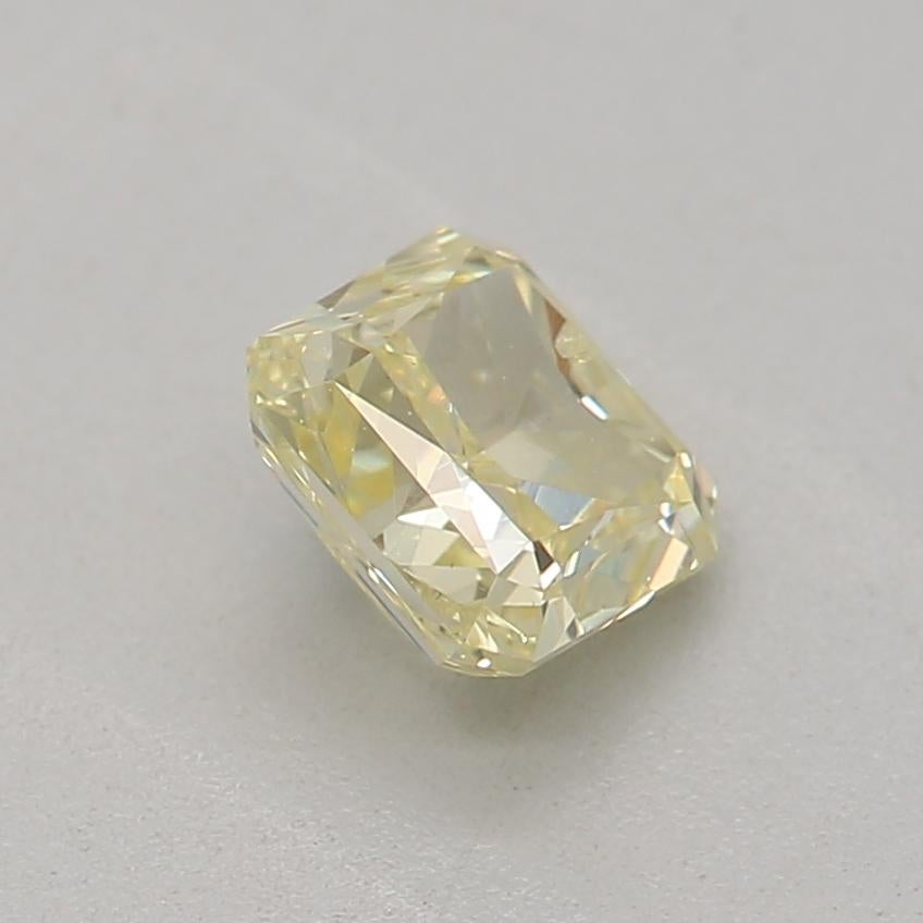 Diamant jaune fantaisie de 0,41 carat de pureté I1 certifié GIA Unisexe en vente