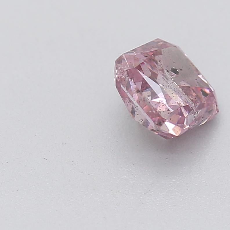 Diamante certificato GIA da 0,42 carati Fancy Intense Purplish Pink con purezza I2 In condizioni Nuovo in vendita a บางรัก, TH