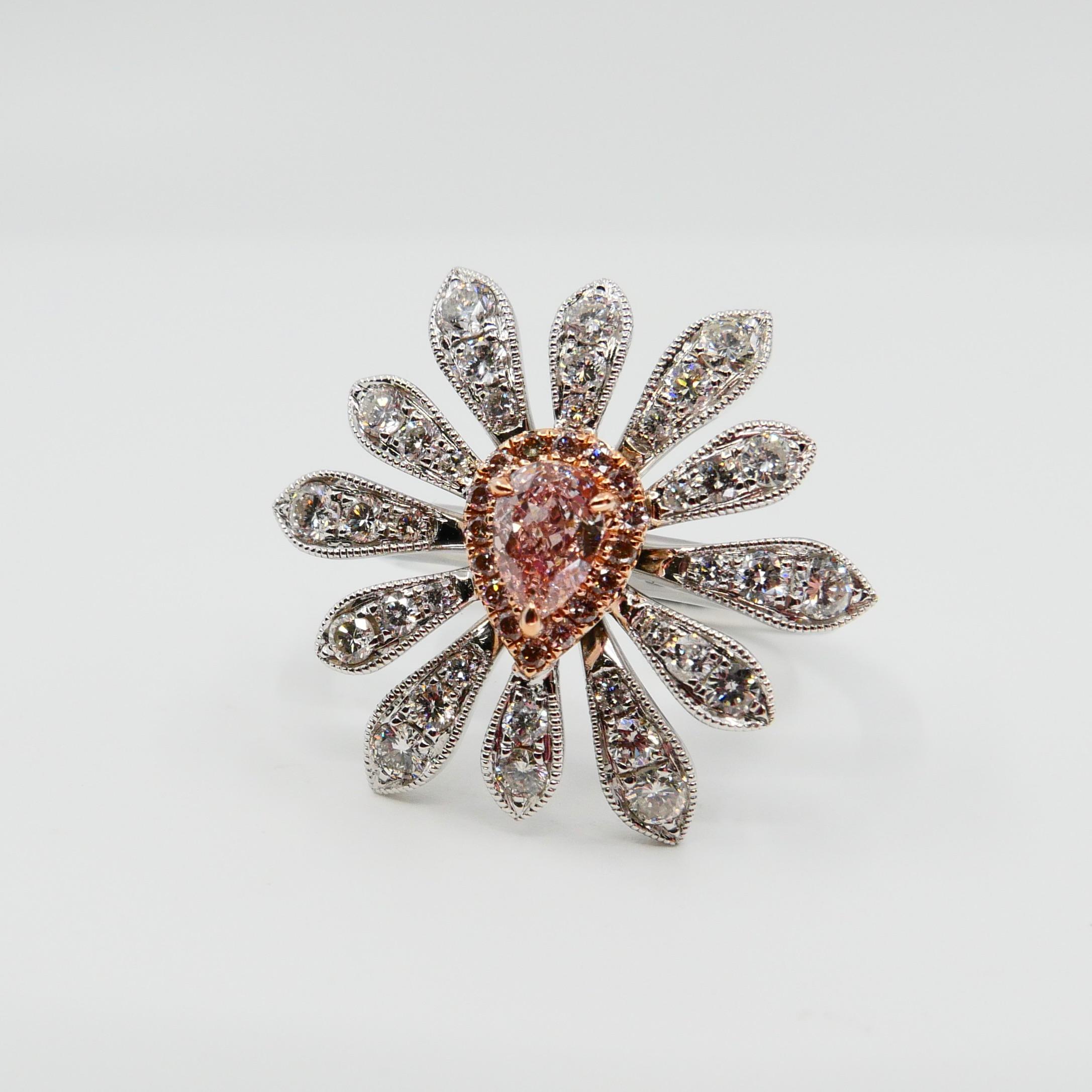 GIA-zertifizierter 0,42 Karat Fancy Orangy Pink Diamond Flower Cocktail Ring im Zustand „Neu“ im Angebot in Hong Kong, HK