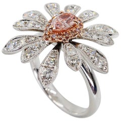 Bague de cocktail avec fleur en diamant certifié GIA de 0,42 carat de couleur rose orangée