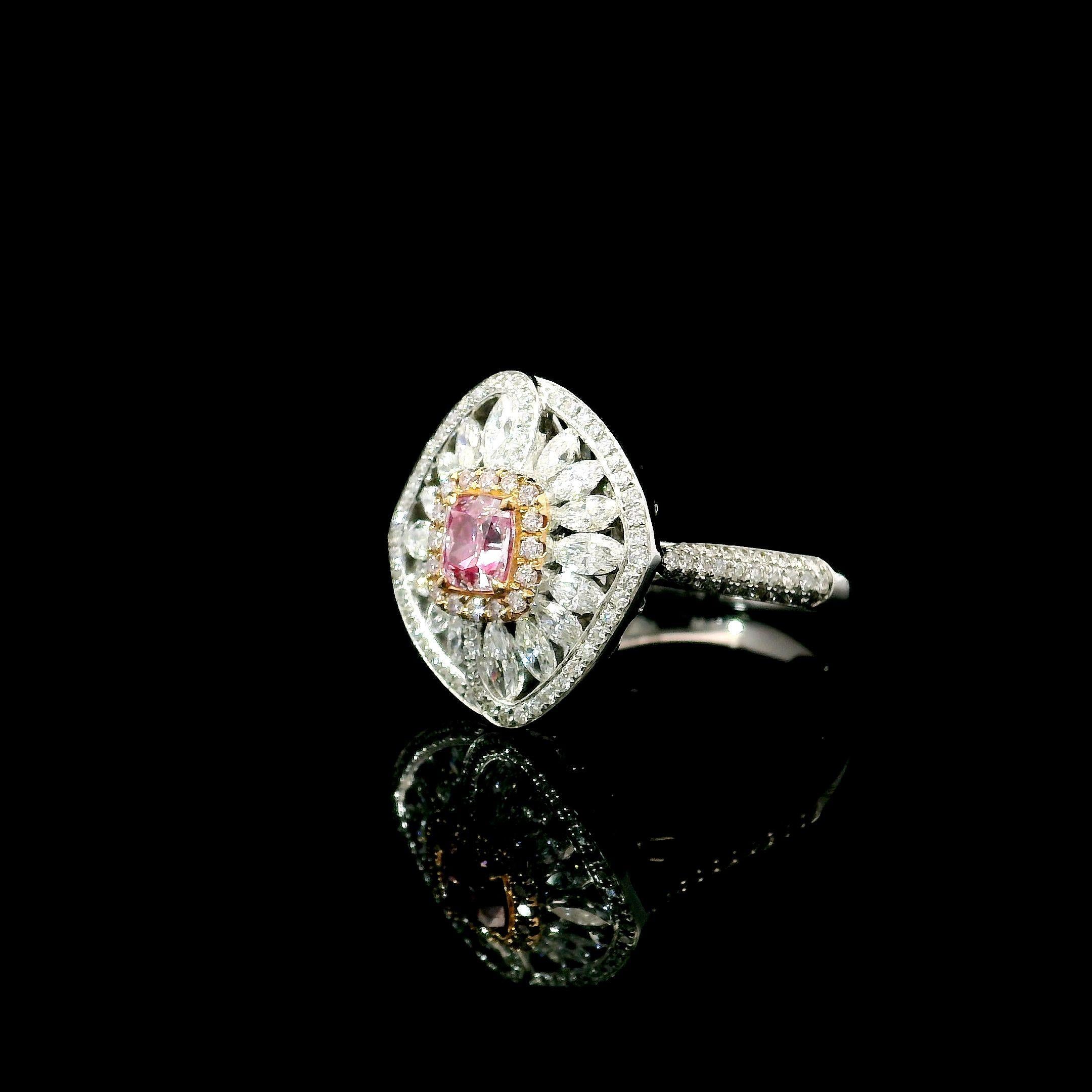 Anello con diamante certificato GIA da 0,43 carati di colore rosa tenue con purezza I2 In condizioni Nuovo in vendita a บางรัก, TH