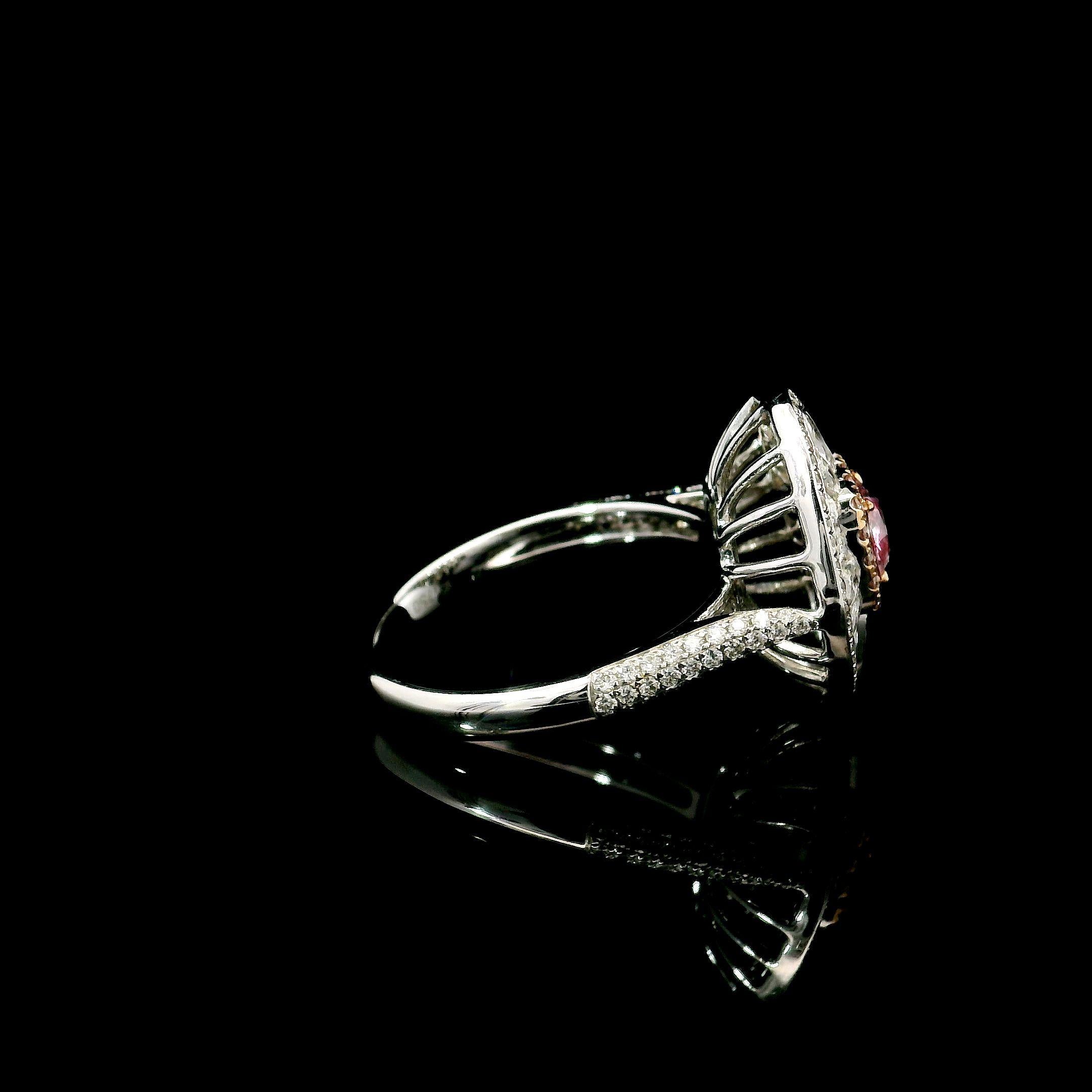 Anello con diamante certificato GIA da 0,43 carati di colore rosa tenue con purezza I2 in vendita 2