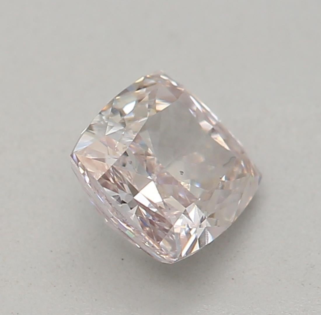 Diamant rose orangé clair de 0,43 carat de pureté SI1 certifié par le GIA Unisexe en vente