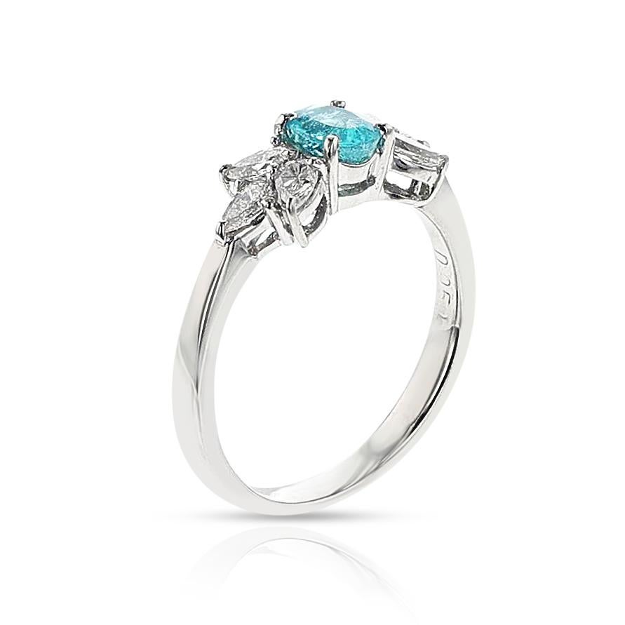 Un diamant certifié GIA de 0.43 ct. Bague en platine avec tourmaline brésilienne Paraiba et diamant. Les diamants pèsent 0,50 carat. Le poids total de la bague est de 3,96 grammes. La taille de la bague est de 6,25.