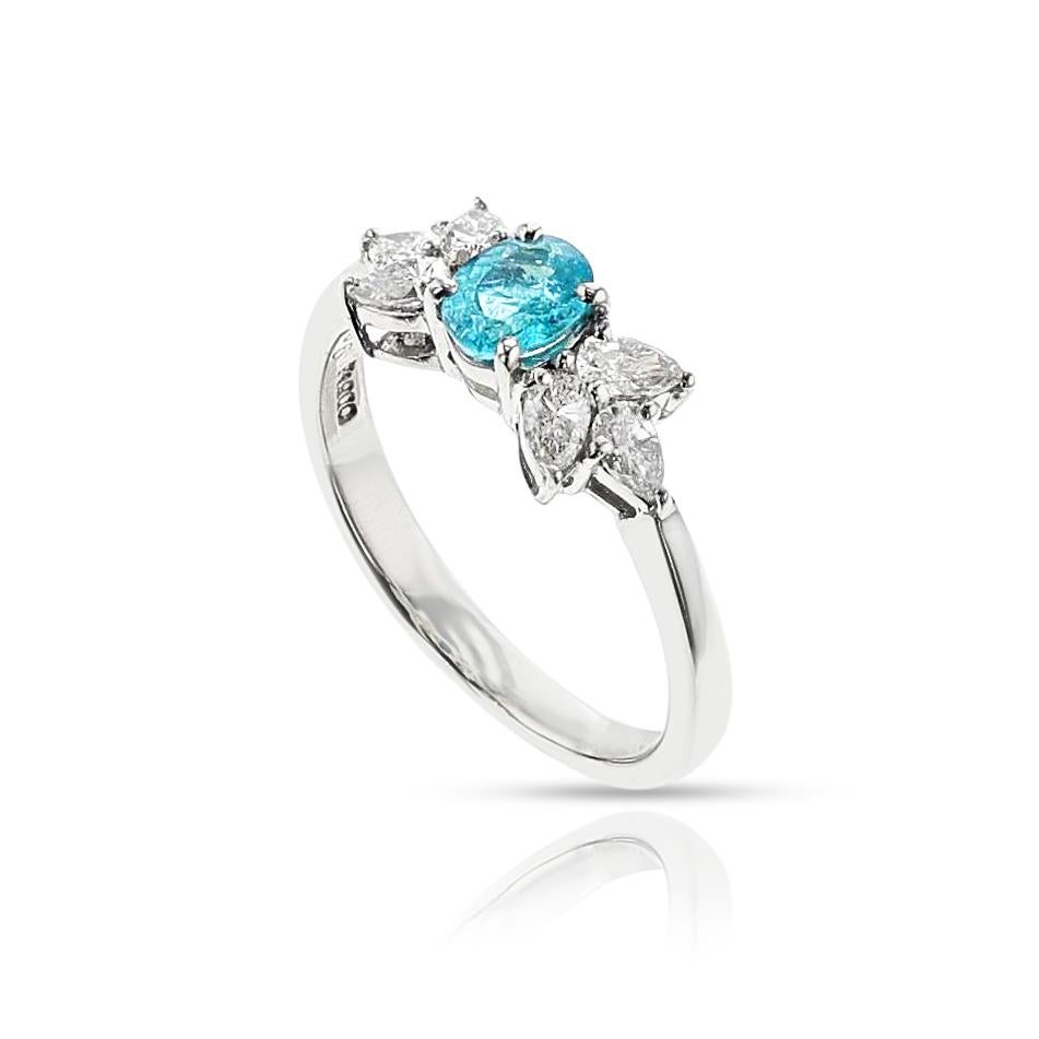Certifié GIA 0.43 ct. Bague en platine, tourmaline Paraiba du Brésil et diamants Excellent état - En vente à New York, NY