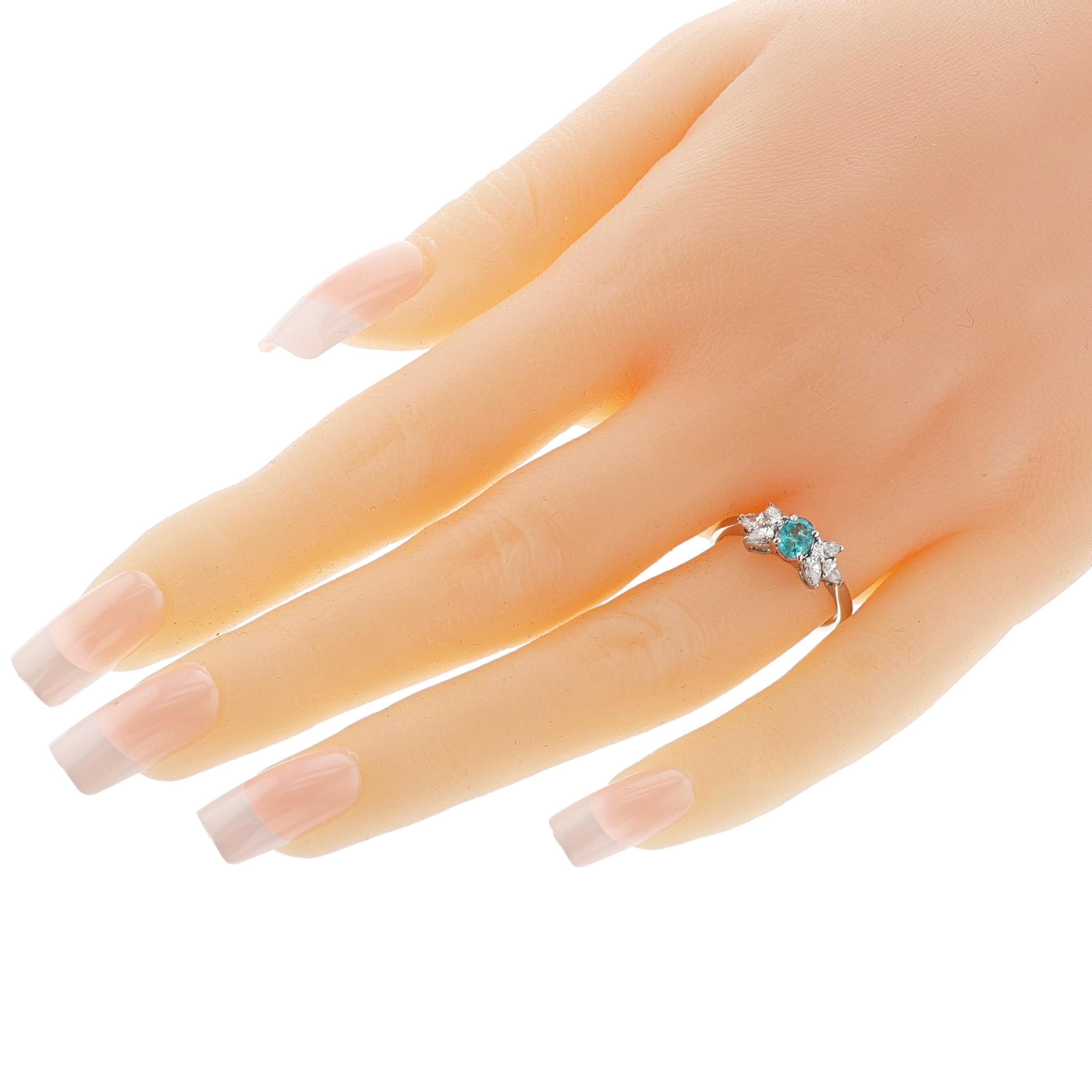 Certifié GIA 0.43 ct. Bague en platine, tourmaline Paraiba du Brésil et diamants Unisexe en vente