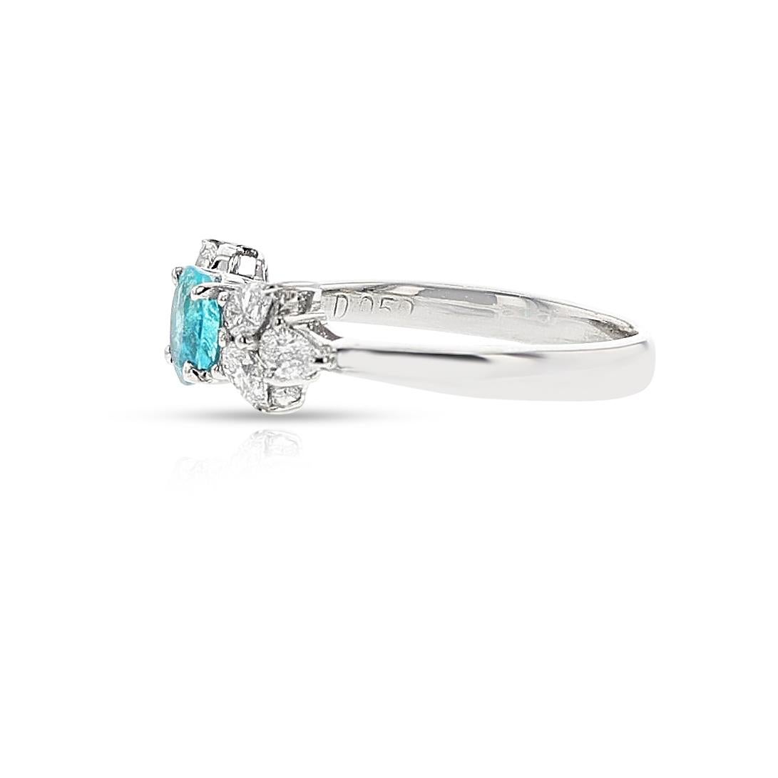 Certifié GIA 0.43 ct. Bague en platine, tourmaline Paraiba du Brésil et diamants en vente 2