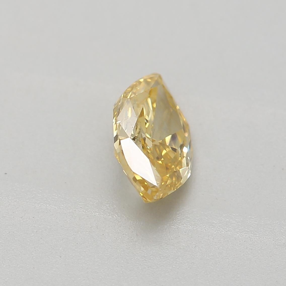 Certificat : GIA
Numéro de rapport : 6485102524
Forme et coupe : Marquise
Poids en carats : 0,44 carat
Dimensions : 6,82 x 3,88 x 2,44 mm
Qualité de la couleur : Jaune orangé intense fantaisie

CARACTÉRISTIQUES DU DIAMANT :


Notre diamant Fancy