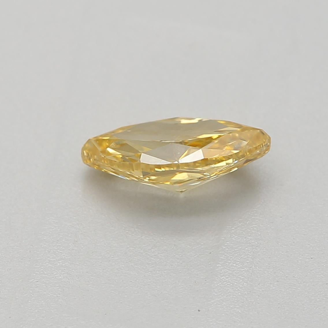 Diamant jaune orangé intense de 0,44 carat de pureté I1 certifié par le GIA Unisexe en vente