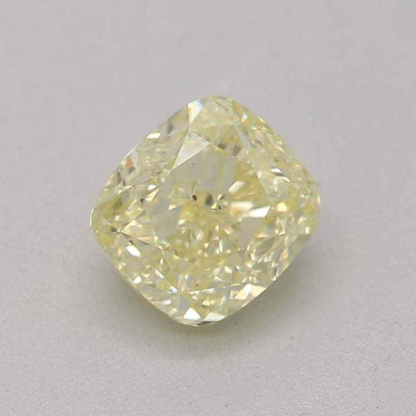 Certificado: GIA 
Número de informe: 2225385867
Forma y corte: Cojín
Peso en quilates: 0,46 quilates
Medidas: 4,38 x 4,02 x 2,84 mm
Grado de color: Amarillo fantasía

CARACTERÍSTICAS DEL DIAMANTE:

Este diamante amarillo fantasía es un diamante